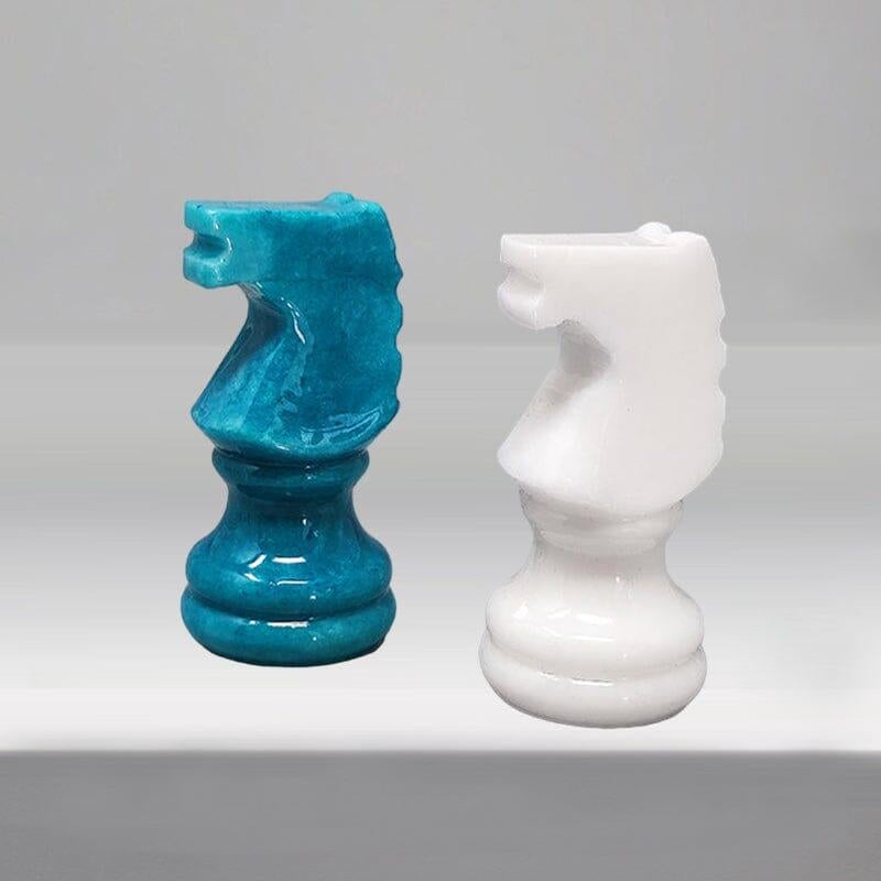 1970s Gorgeous Turquoise and White Chess Set in Volterra Alabaster Handmade Made For Sale 4