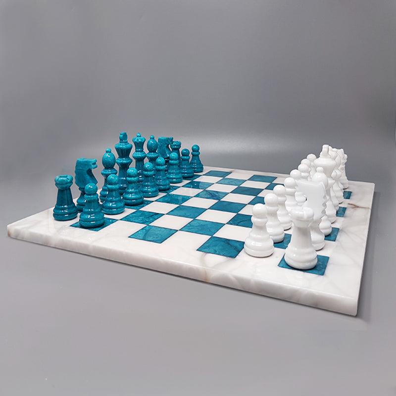 1970s Gorgeous turquoise and white chess set in Volterra alabaster. Handmade Made in Italy, the items are in excellent condition. So rare to find in this color
This chess set is a beautiful piece of modern art.
Dimensions:
14,56