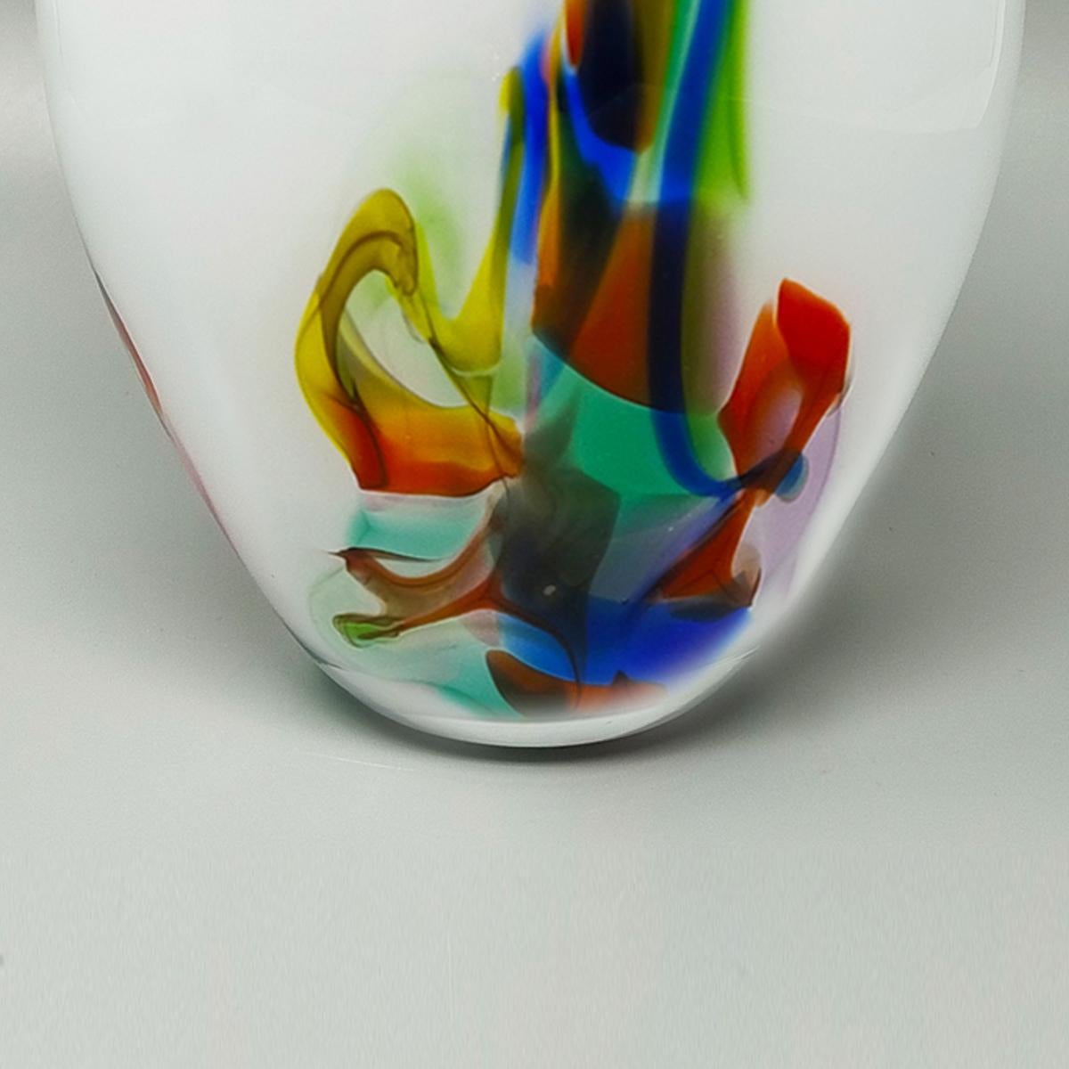 Splendido vaso degli anni '70 realizzato a mano in vetro di Murano. Prodotto in Italia in vendita 2