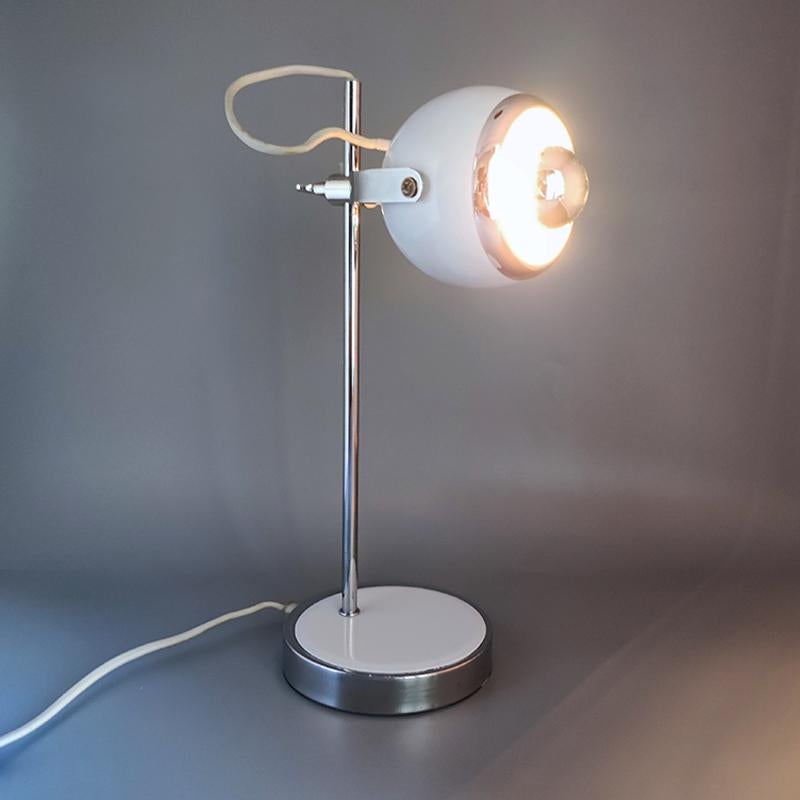1970s Gorgeous White Eyeball Table Lamp by Veneta Lumi, Made in Italy For Sale 1