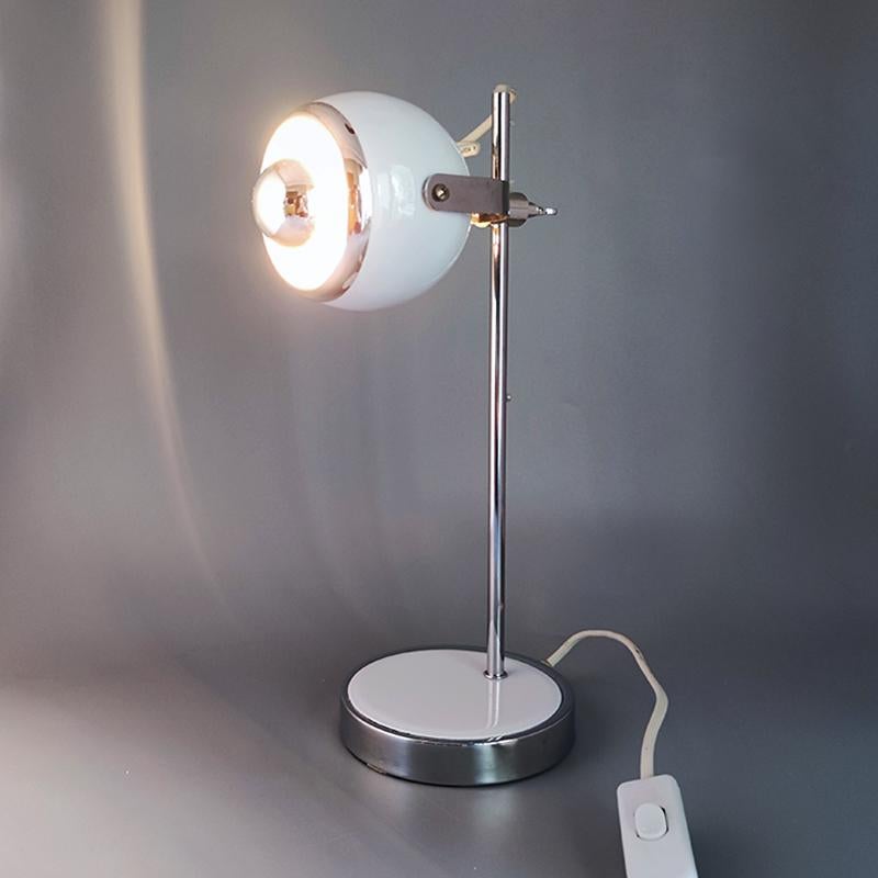 1970s Gorgeous White Eyeball Table Lamp by Veneta Lumi, Made in Italy For Sale 2