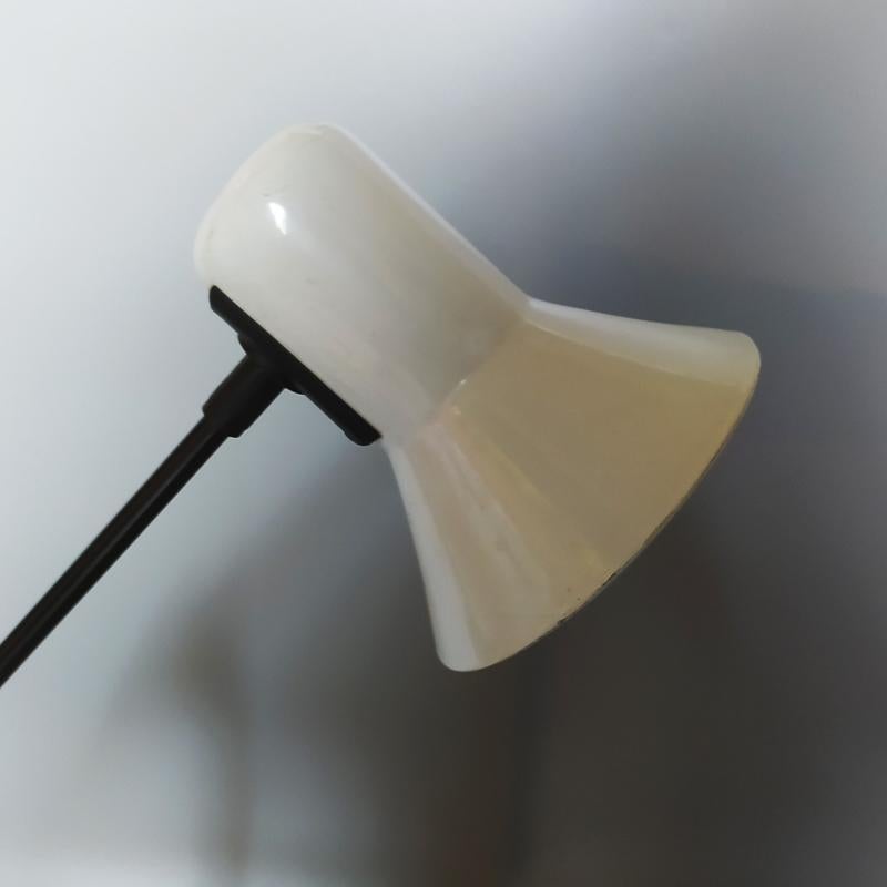 Preciosa lámpara de sobremesa Space Age blanca de los años 70 de Veneta Lumi, Made in Italy Italiano en venta