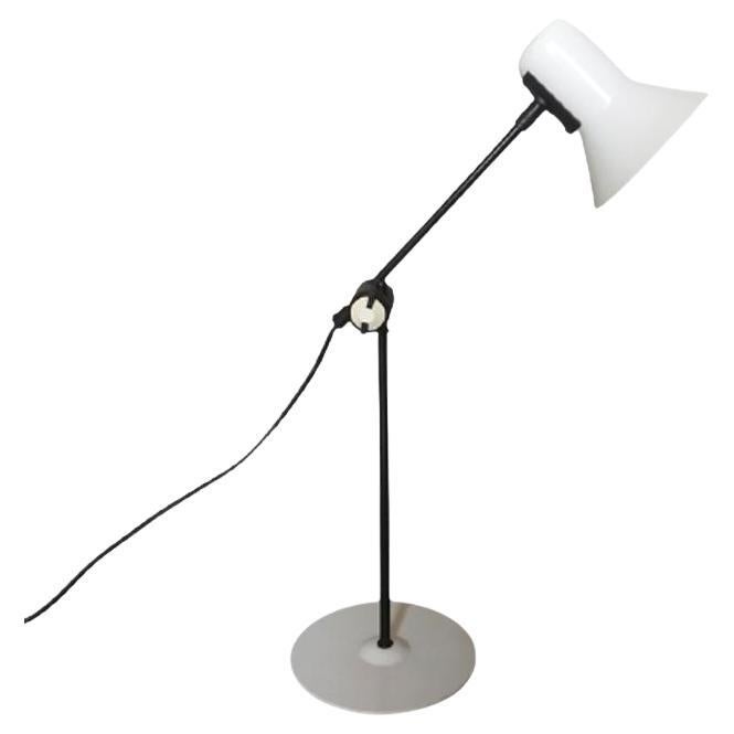 1970er Jahre Wunderschöne weiße Space Age Tischlampe von Veneta Lumi, hergestellt in Italien