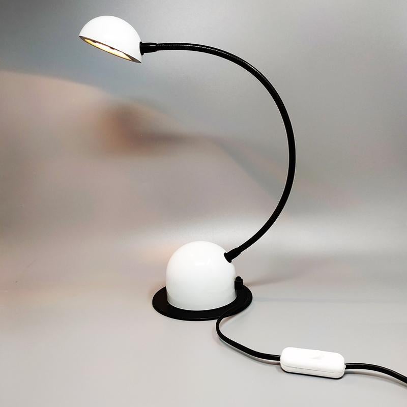 1970s Gorgeous White Table Lamp by Veneta Lumi, Made in Italy In Excellent Condition For Sale In Milano, IT