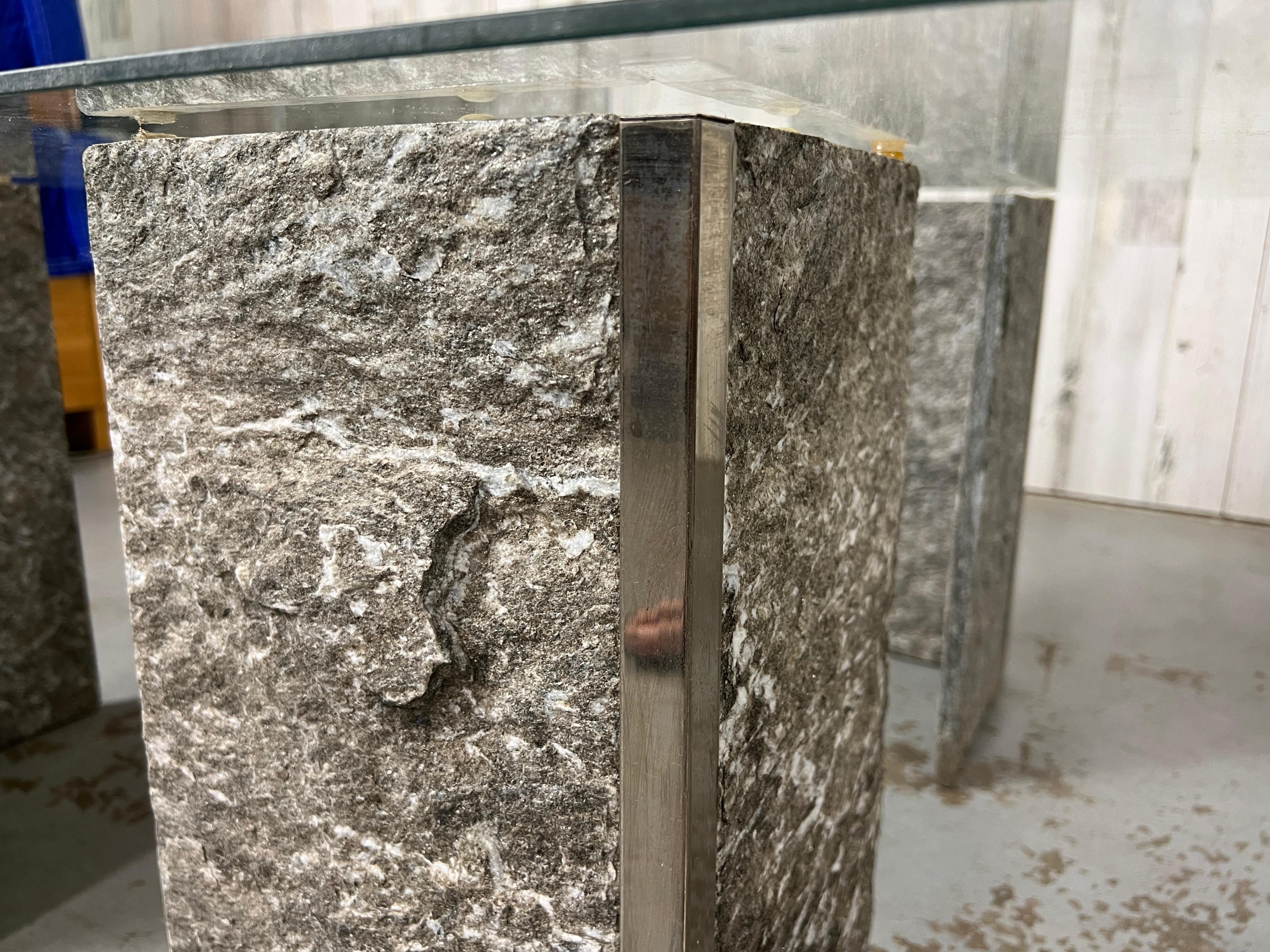 Tables d'extrémité granit et chrome des années 1970 en vente 3