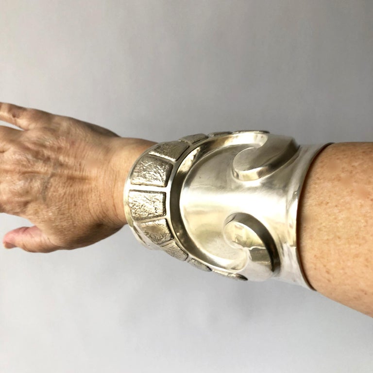 1970s Graziella Laffi Peruvian Modernist Sterling Silver Repousse Cuff Bracelet 2