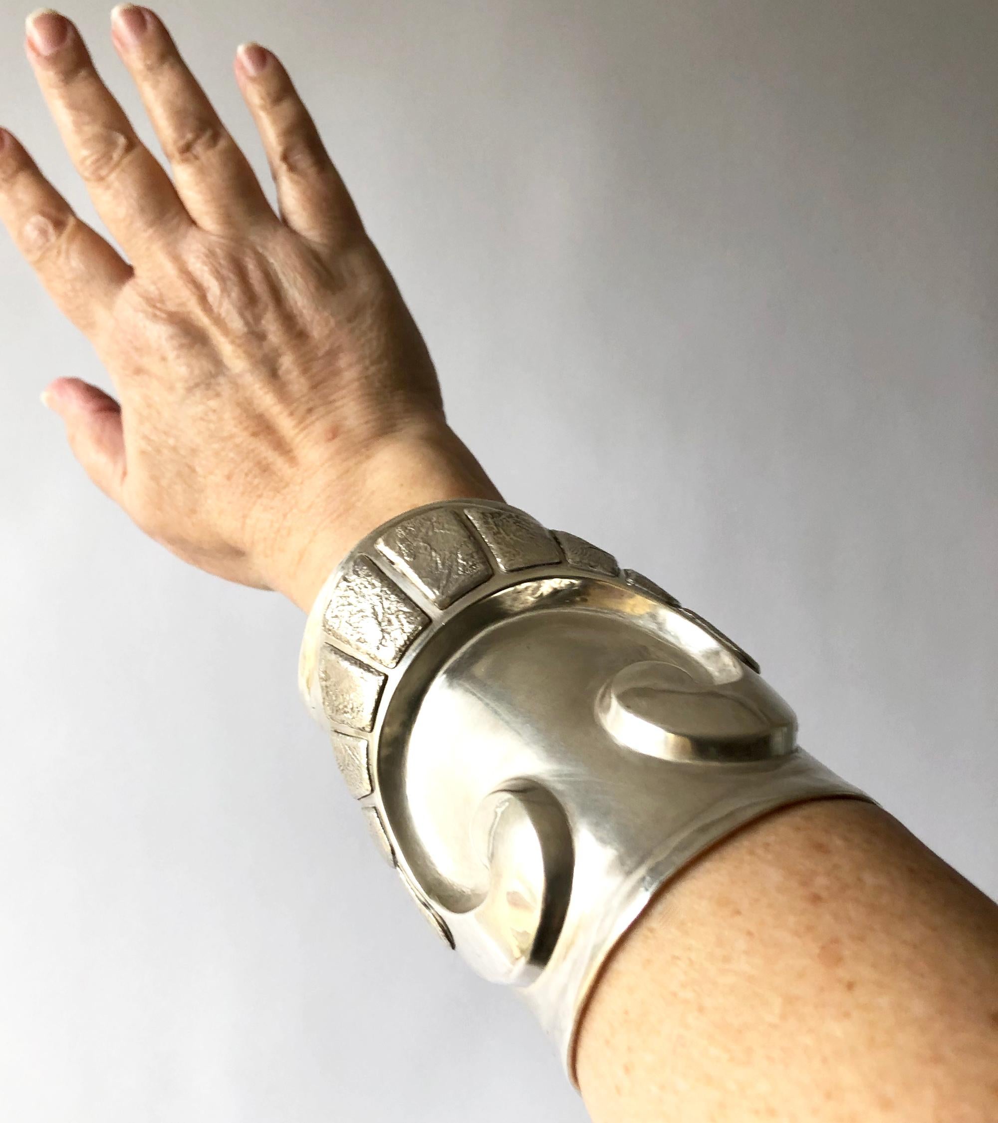 1970s Graziella Laffi Peruvian Modernist Sterling Silver Repousse Cuff Bracelet 2