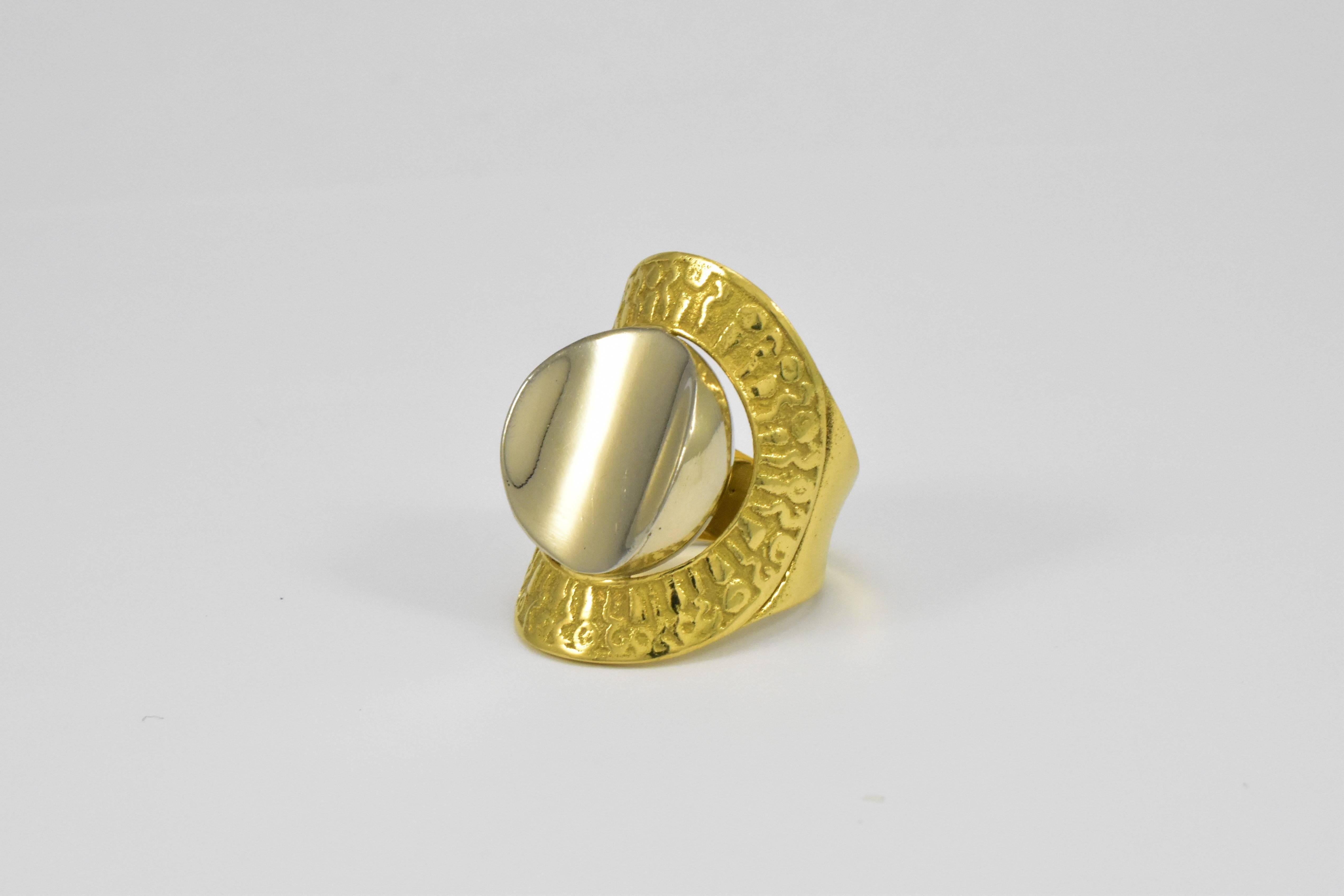 Contemporary 1970s Greek Style 18 Karat Yellow and White Gold Disc Ring For Sale