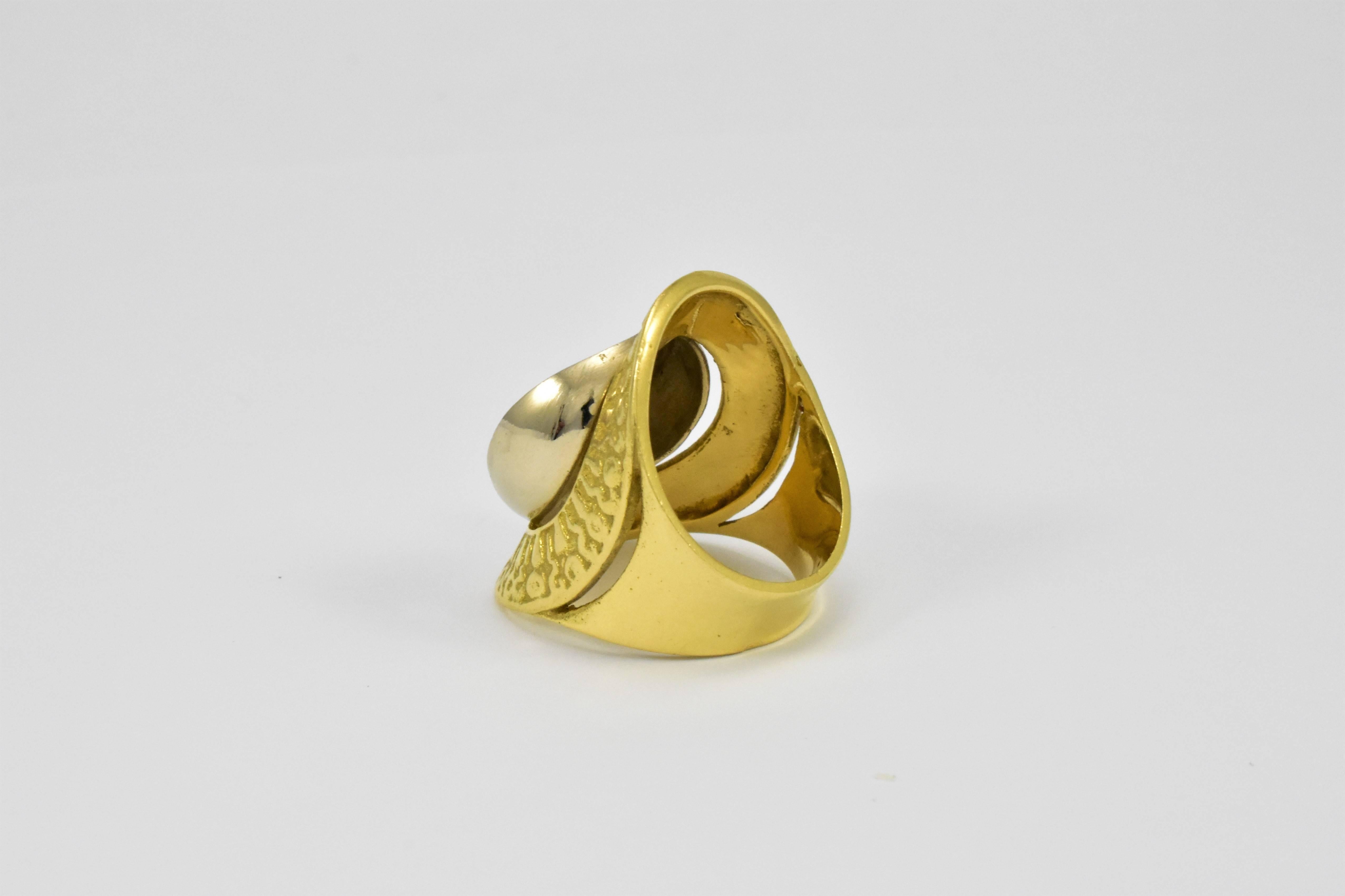Women's or Men's 1970s Greek Style 18 Karat Yellow and White Gold Disc Ring For Sale