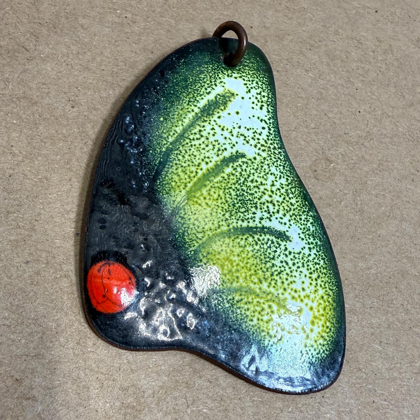 Mid-Century Modern Pendentif en émail vert abstrait Taxco Mexique, années 1970 en vente