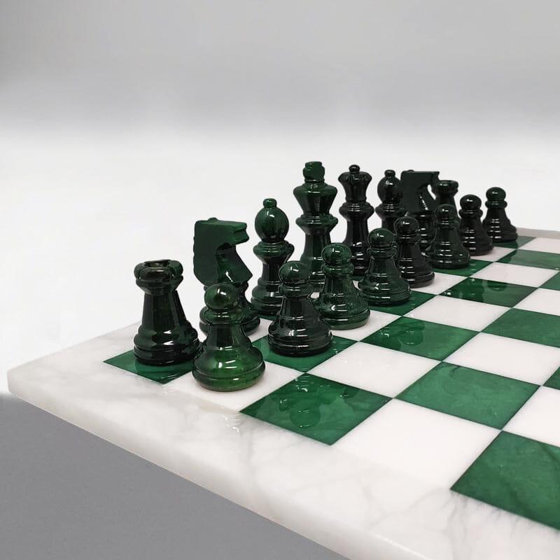 1970er Grünes und weißes Schachspiel aus Volterra Alabaster Handgefertigt, Made in Italy (Italienisch)