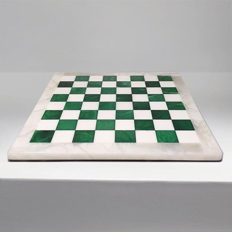 1970er Grünes und weißes Schachspiel aus Volterra Alabaster Handgefertigt, Made in Italy im Zustand „Hervorragend“ in Milano, IT