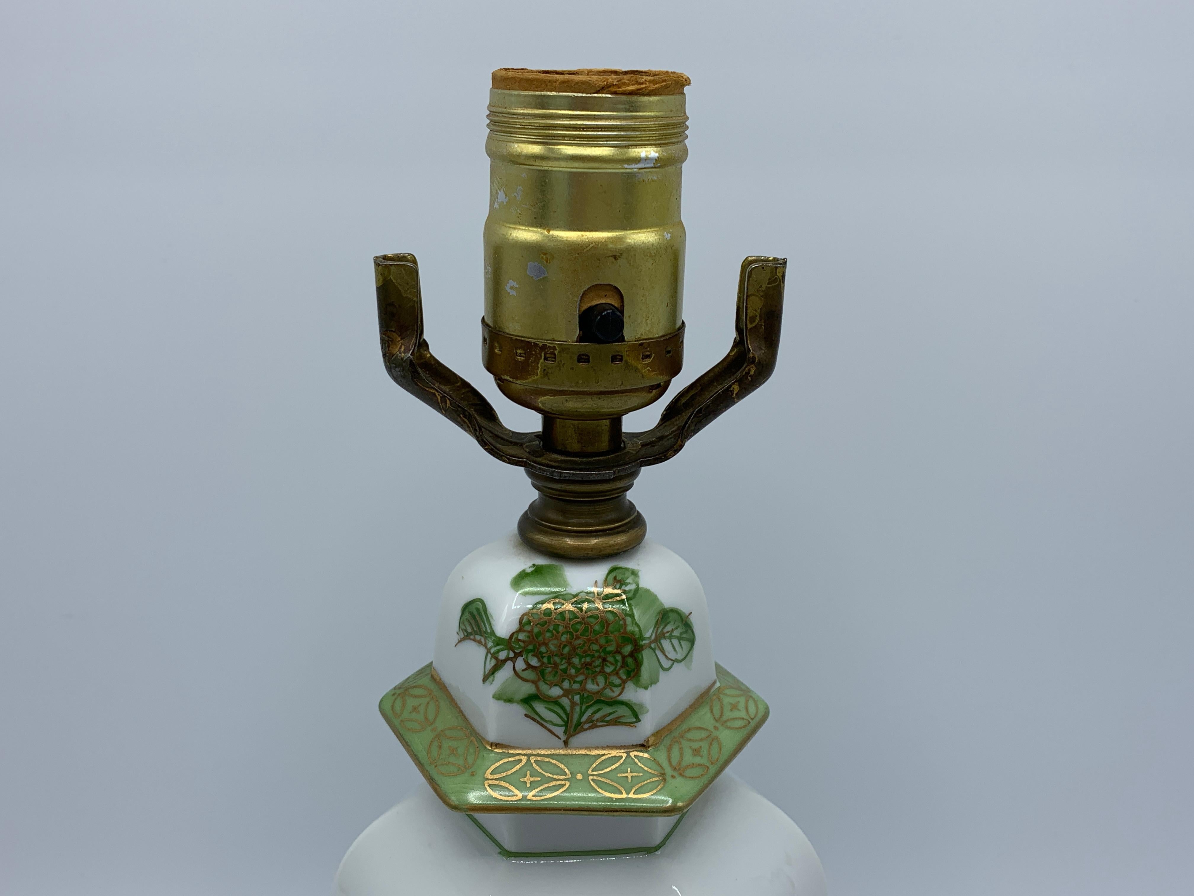 Offered is a gorgeous, 1970s Gold Imari style, green and white ginger jar lamp. The piece has an allover floral peony motif and is attached to a decorative wood base.