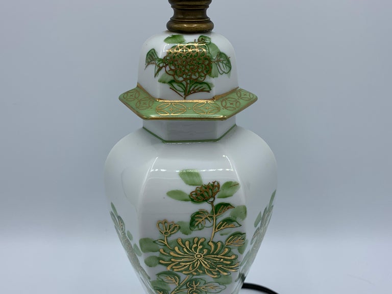 1970s Green and White Chinoiserie Ginger Jar Lamp For Sale at 1stDibs