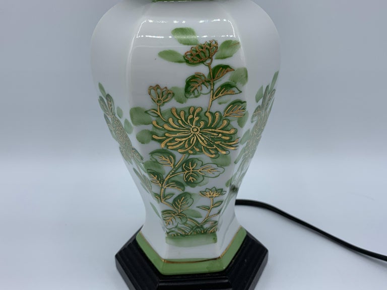 1970s Green and White Chinoiserie Ginger Jar Lamp For Sale at 1stDibs