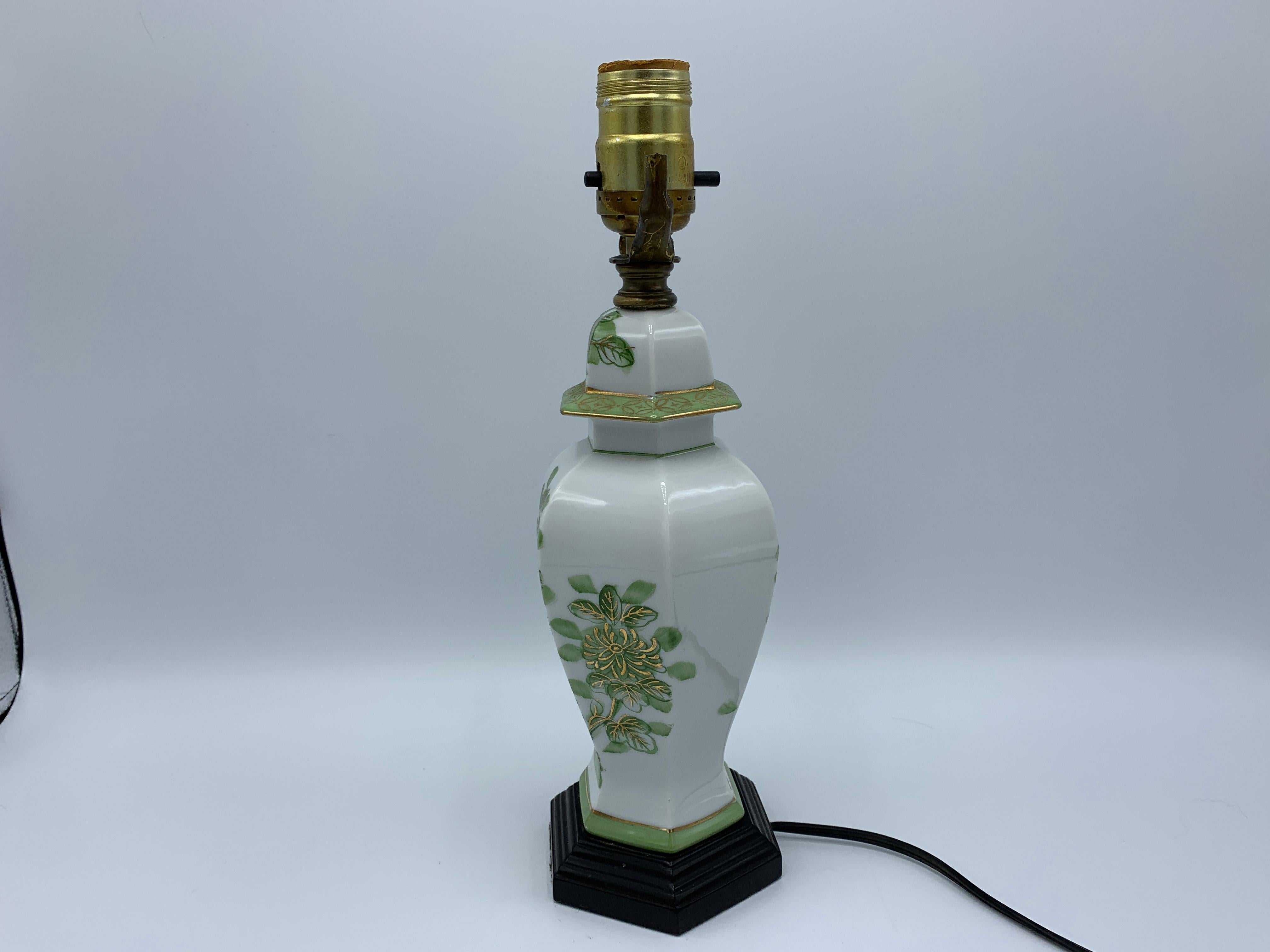20th Century 1970s Green and White Chinoiserie Ginger Jar Lamp For Sale