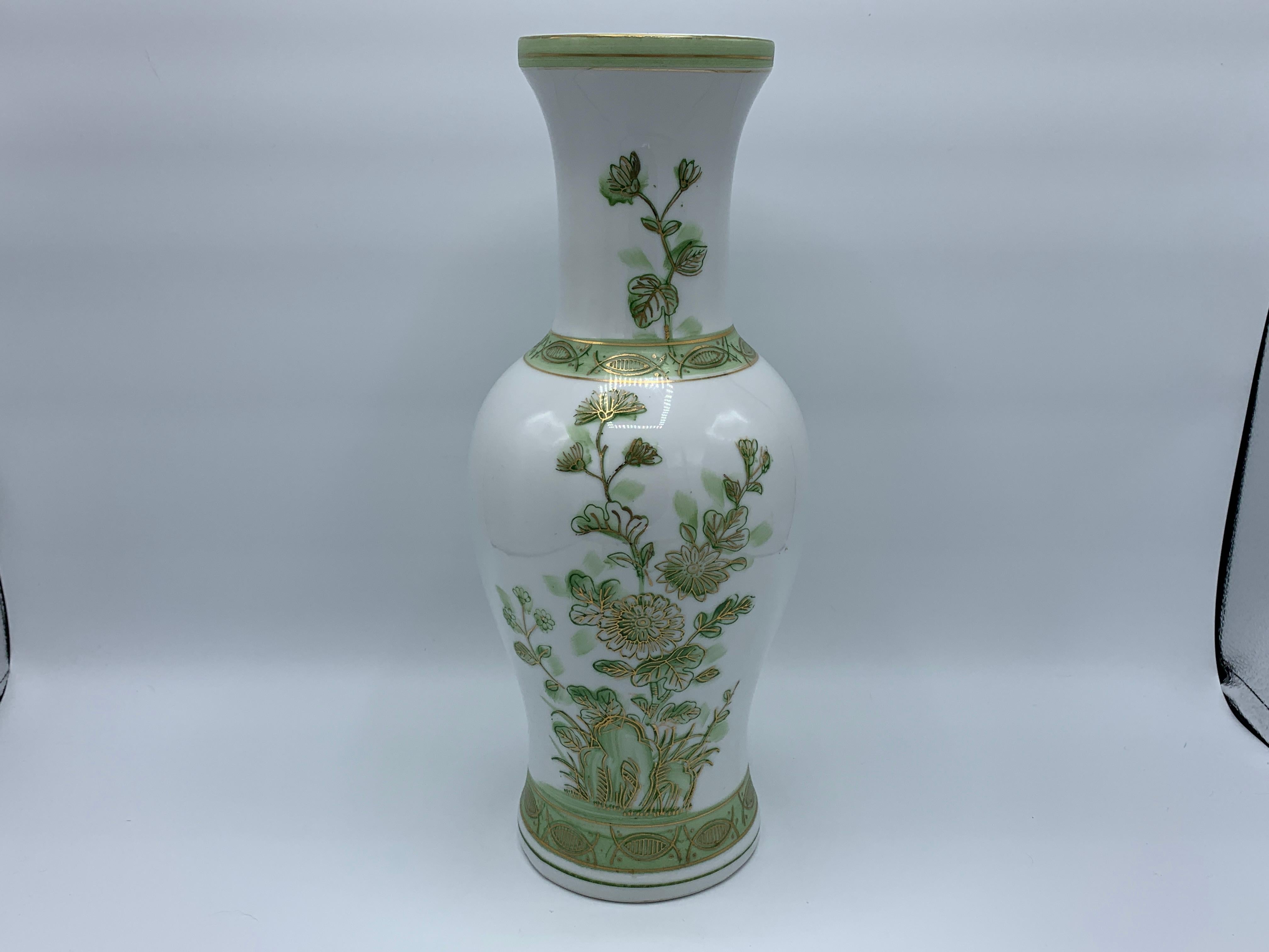 1970s Green and White Peony Motif Chinoiserie Vase In Good Condition In Richmond, VA