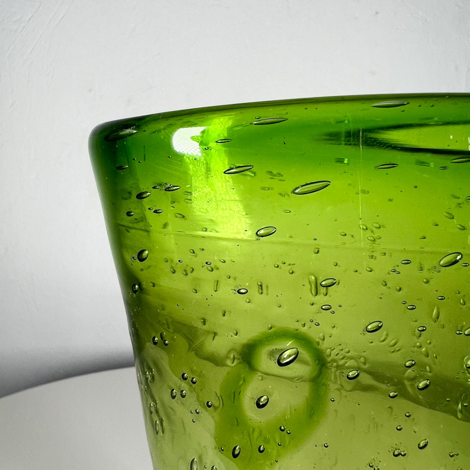Art glass controlled bubble green modern Murano vase
9.38 tall x 6.13 w x 3.63 d
Unmarked
Preowned vintage condition, refer to images.