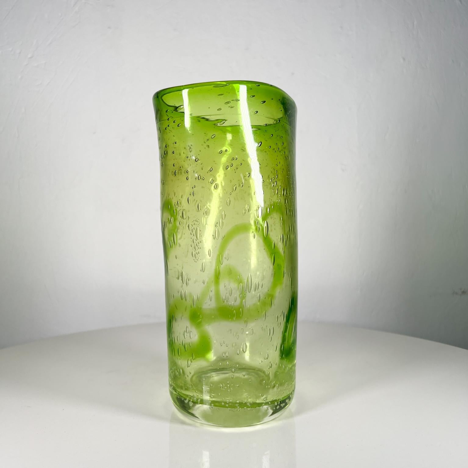 1970s Green Art Glass Vase Controlled Bubble Modern Style of Murano For Sale 2
