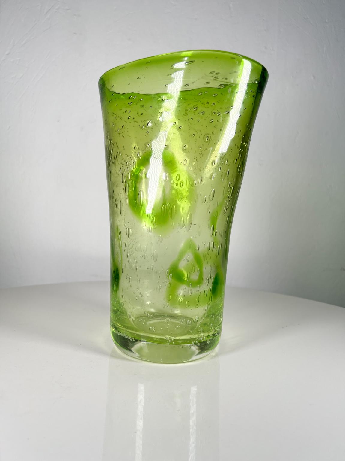 1970s Green Art Glass Vase Controlled Bubble Modern Style of Murano For Sale 3