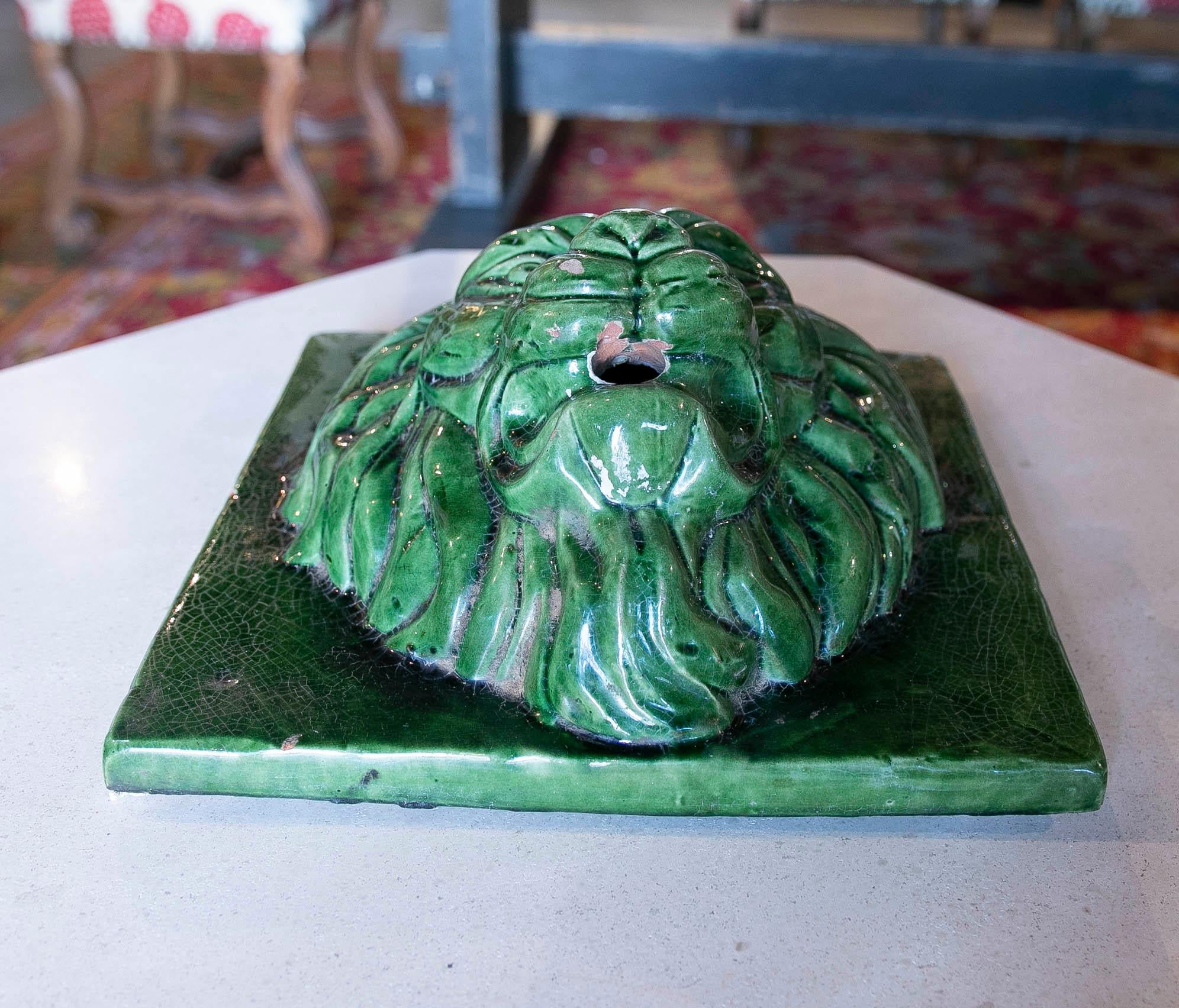 Céramique Masque à tête de lion en céramique verte des années 1970  en vente