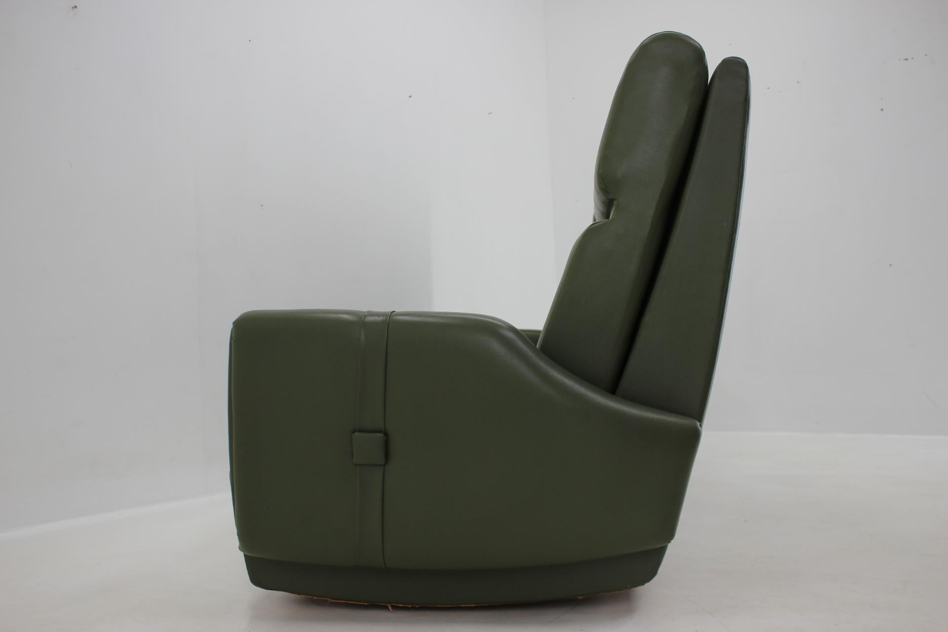 1970s Green Leatherette 3-Seater Sofa, Czechoslovakia 4