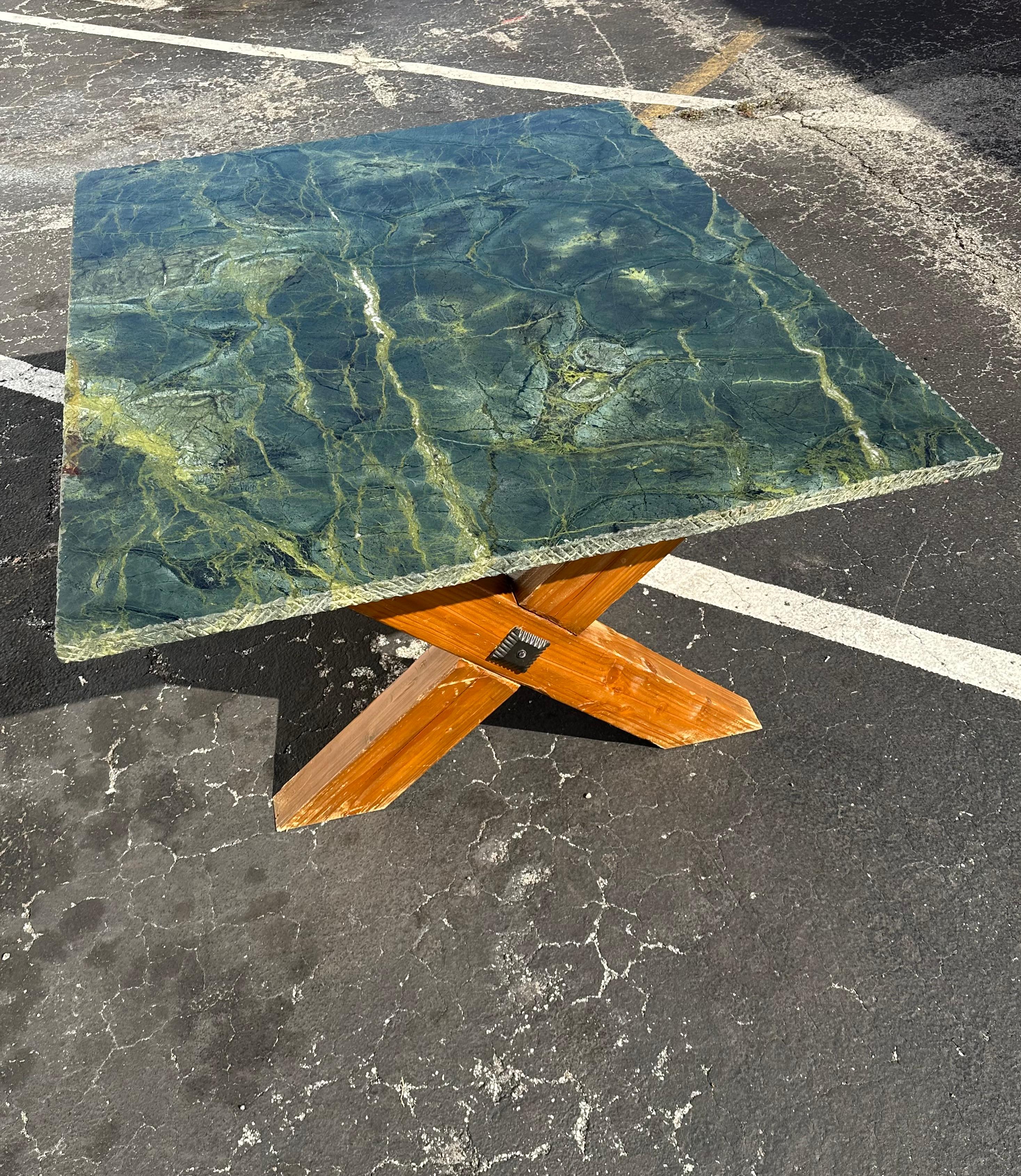 Table de salle à manger espagnole à bord vif en marbre vert MCM des années 1960 en vente 3
