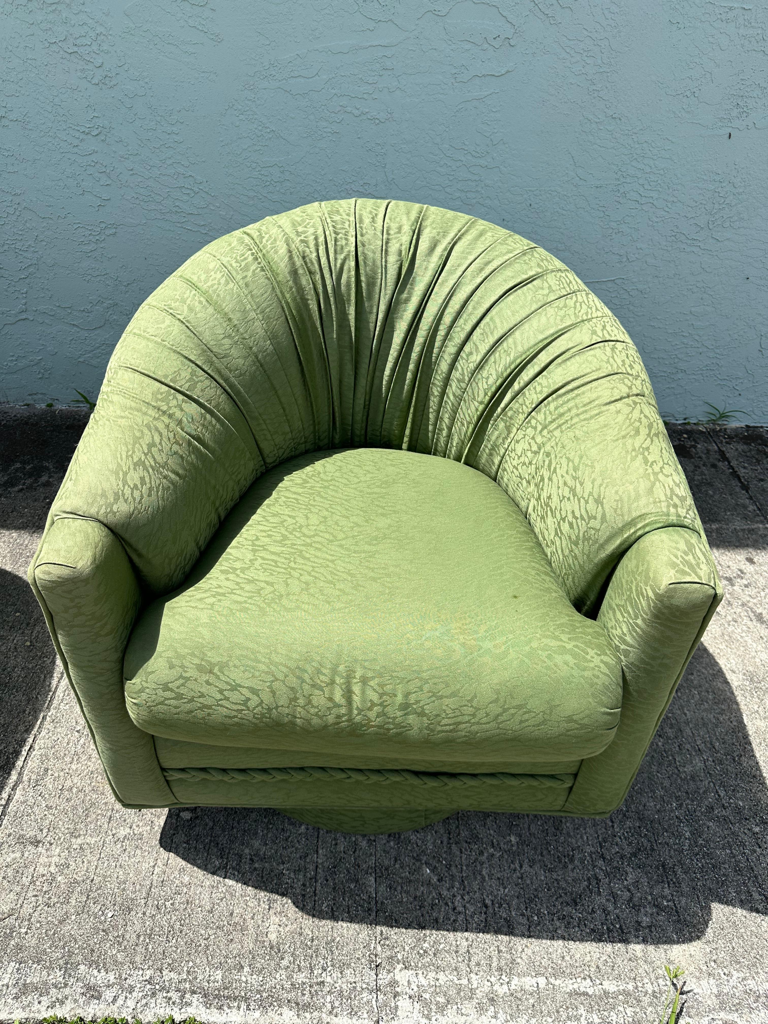 1970 Greene & Greene Milo Baughman Swivel Chairs, Set of 2 en vente 3