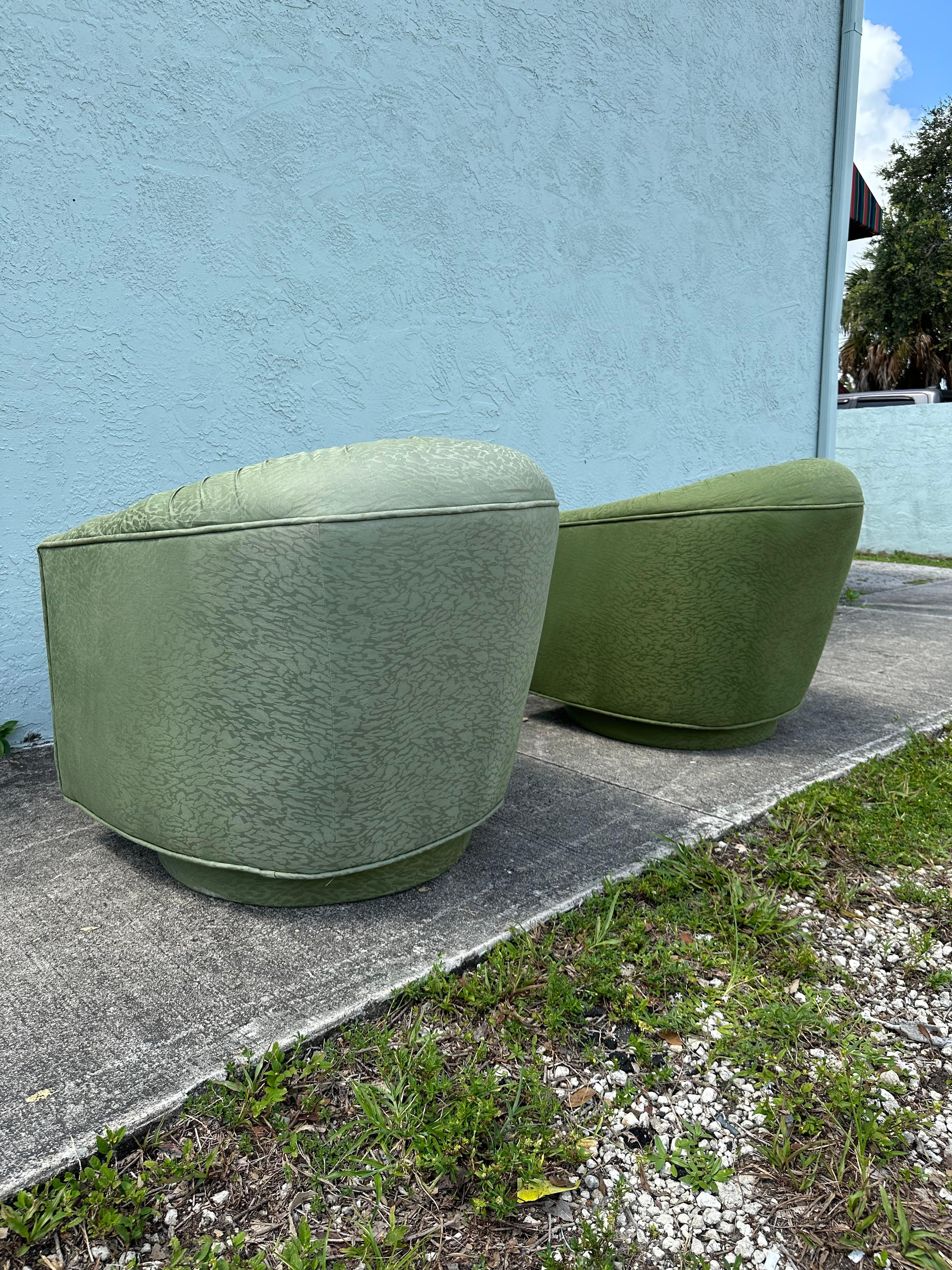 1970 Greene & Greene Milo Baughman Swivel Chairs, Set of 2 en vente 6