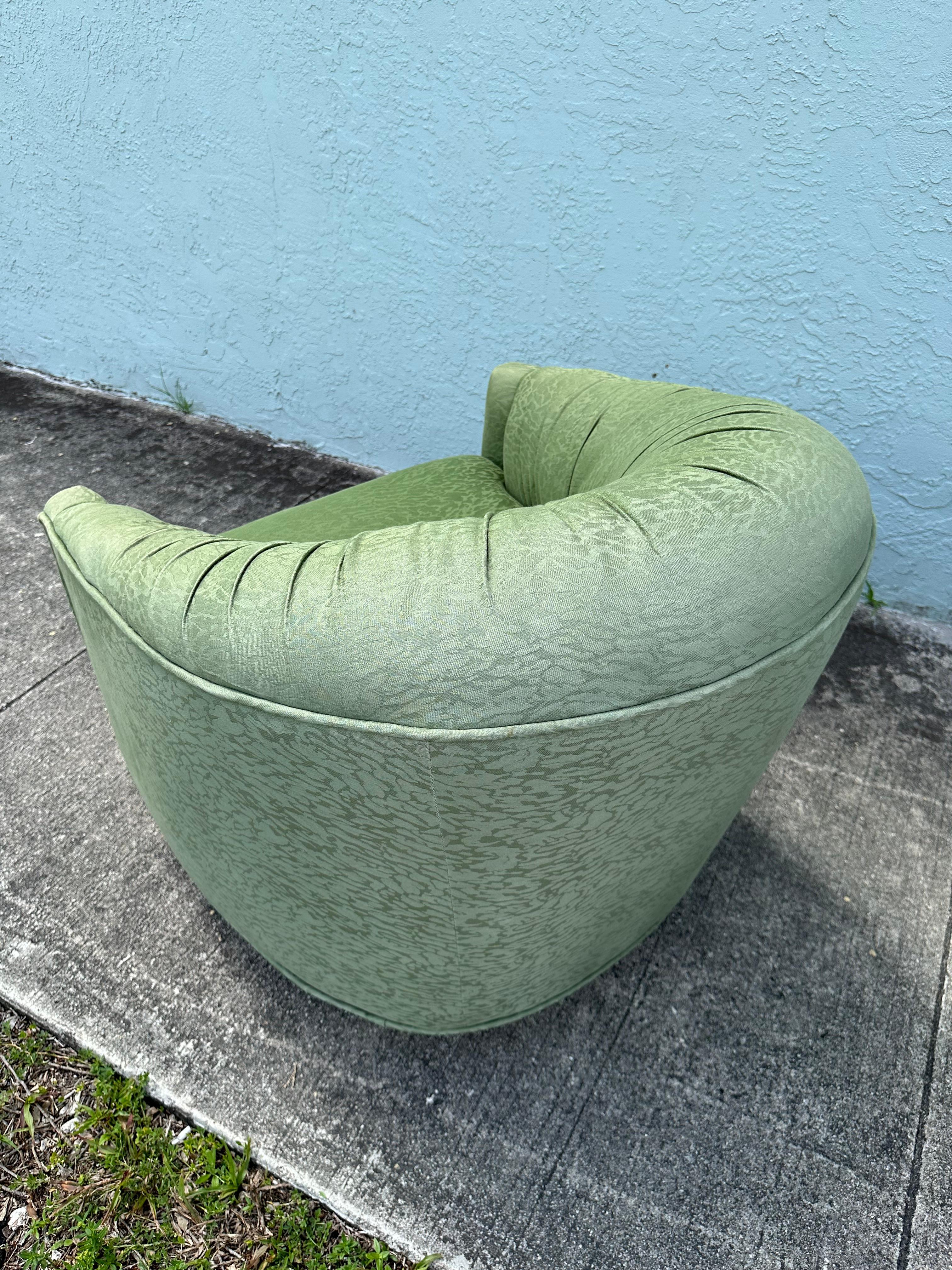 1970 Greene & Greene Milo Baughman Swivel Chairs, Set of 2 en vente 7