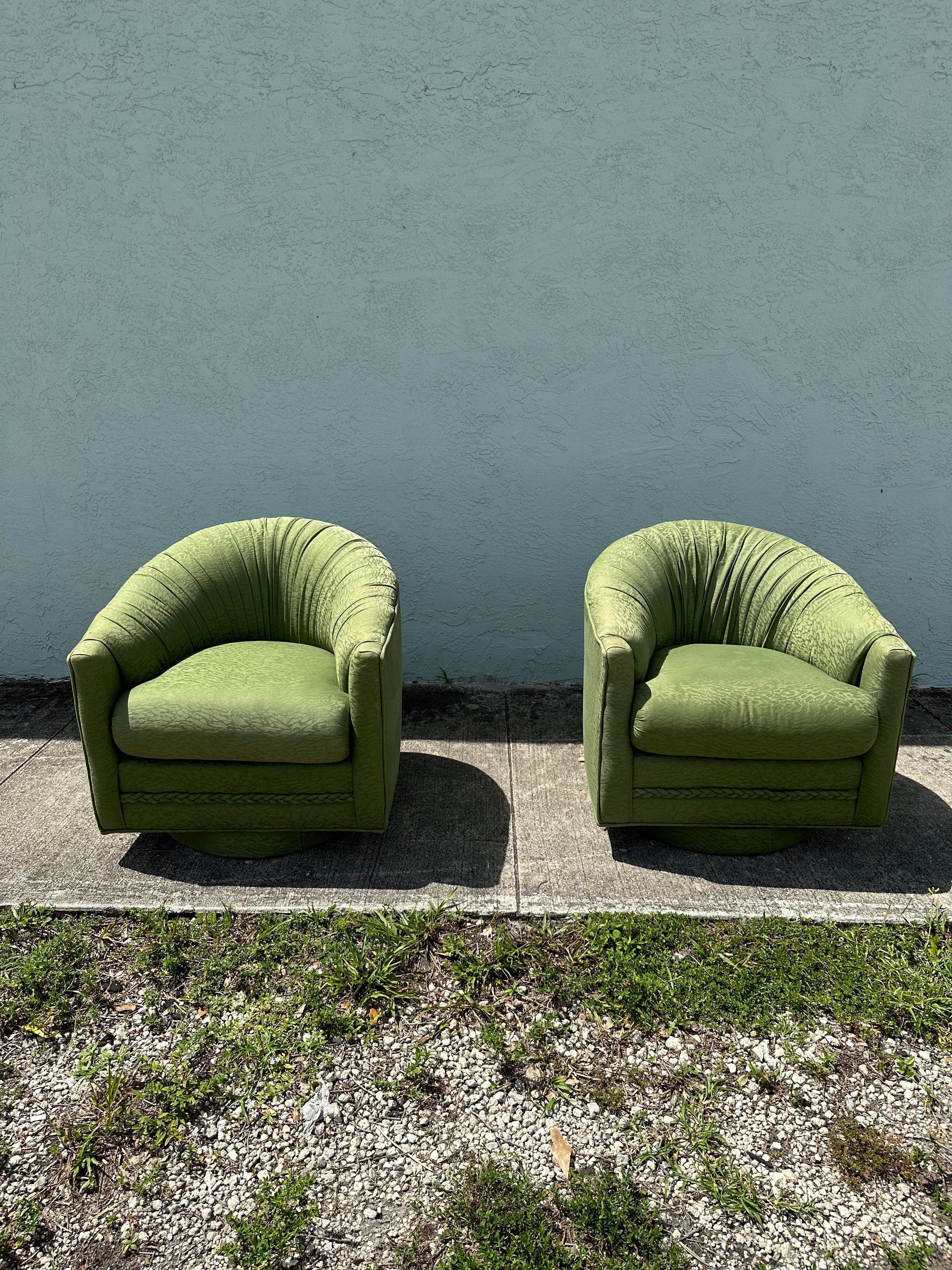 Mid-Century Modern 1970 Greene & Greene Milo Baughman Swivel Chairs, Set of 2 en vente