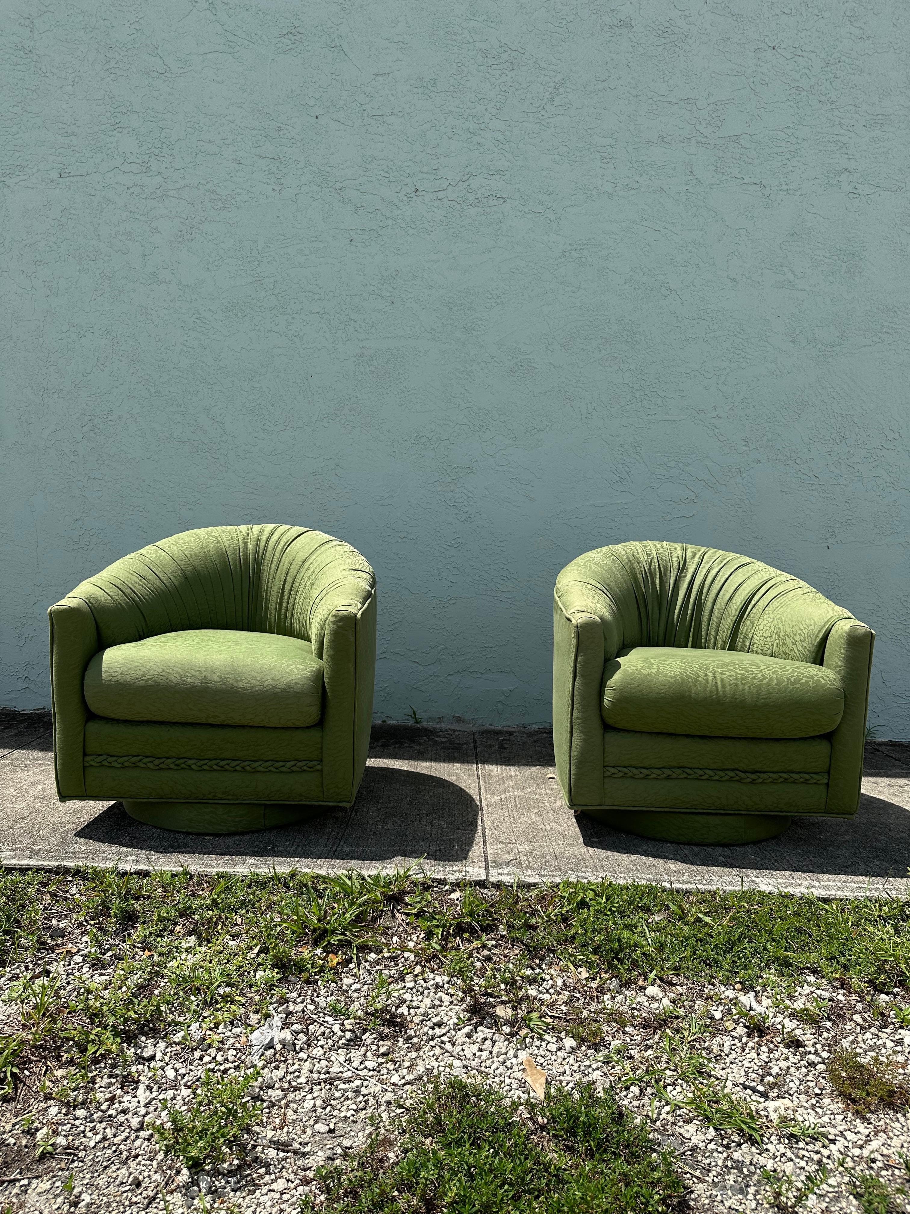 Américain 1970 Greene & Greene Milo Baughman Swivel Chairs, Set of 2 en vente