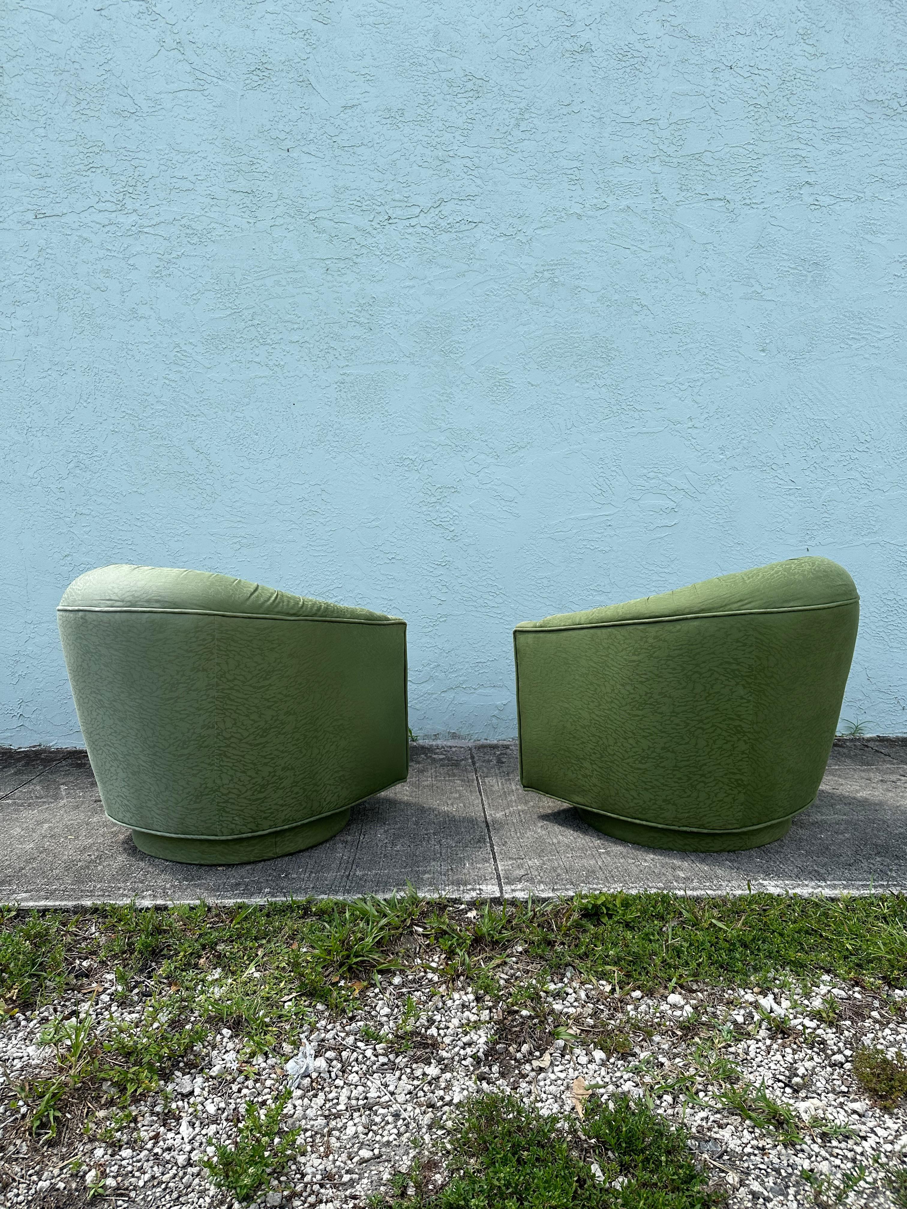 Fin du 20e siècle 1970 Greene & Greene Milo Baughman Swivel Chairs, Set of 2 en vente
