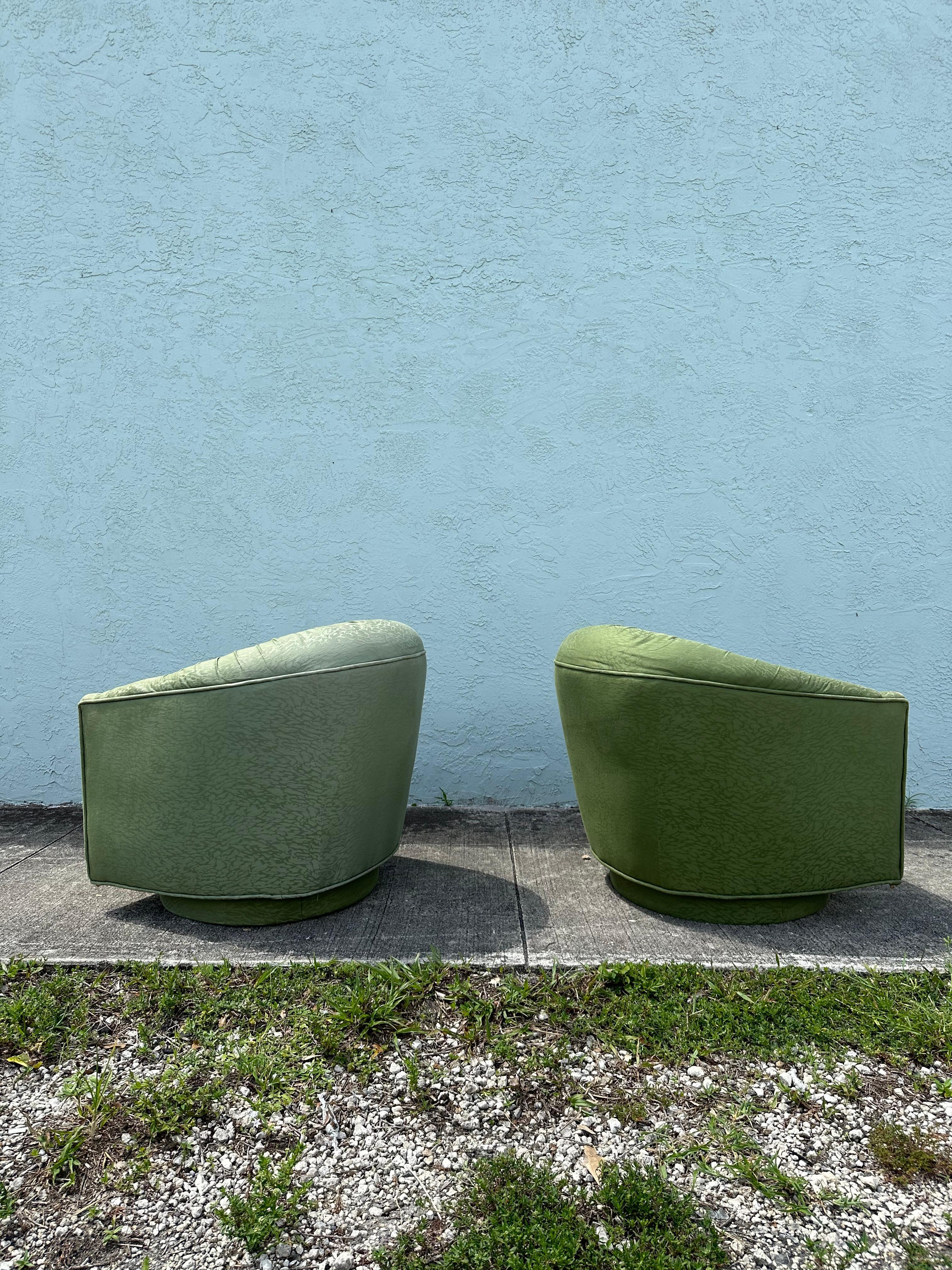 1970 Greene & Greene Milo Baughman Swivel Chairs, Set of 2 en vente 1