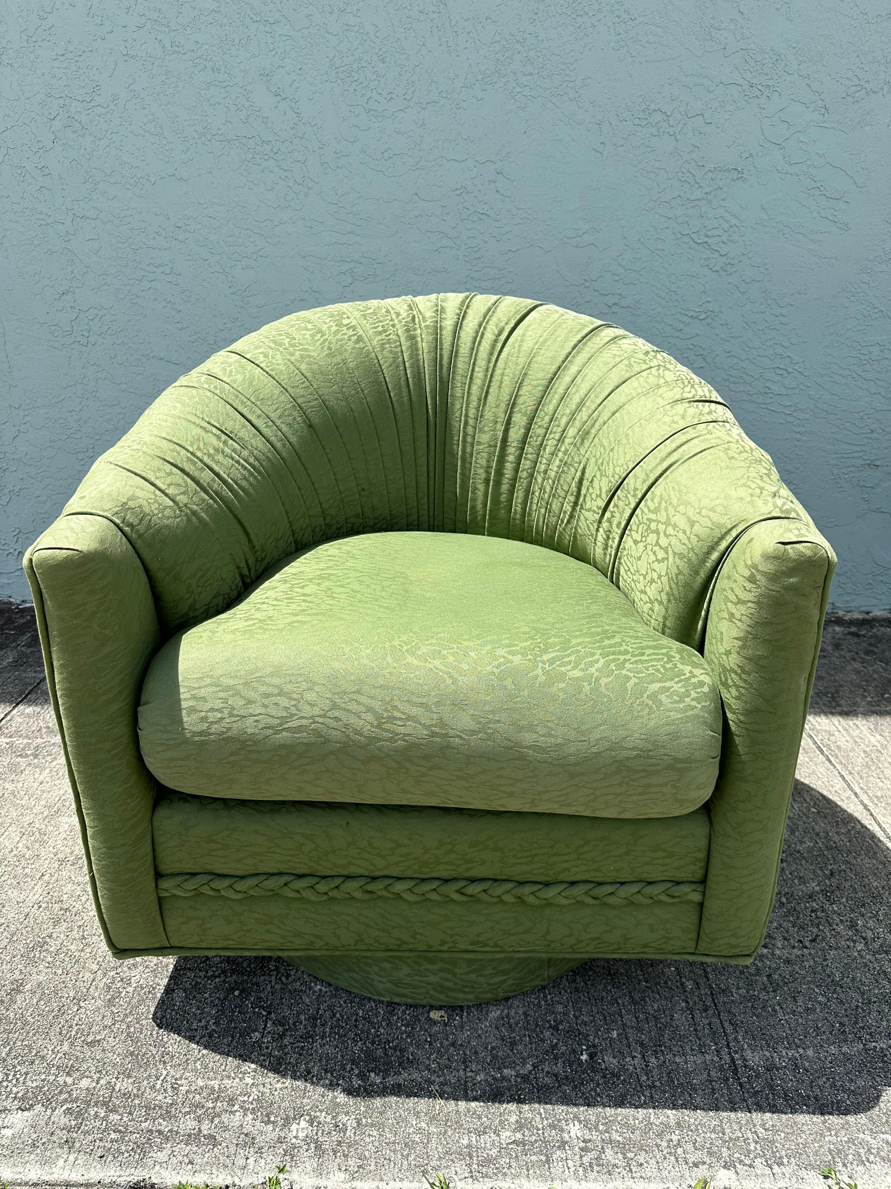 1970 Greene & Greene Milo Baughman Swivel Chairs, Set of 2 en vente 2