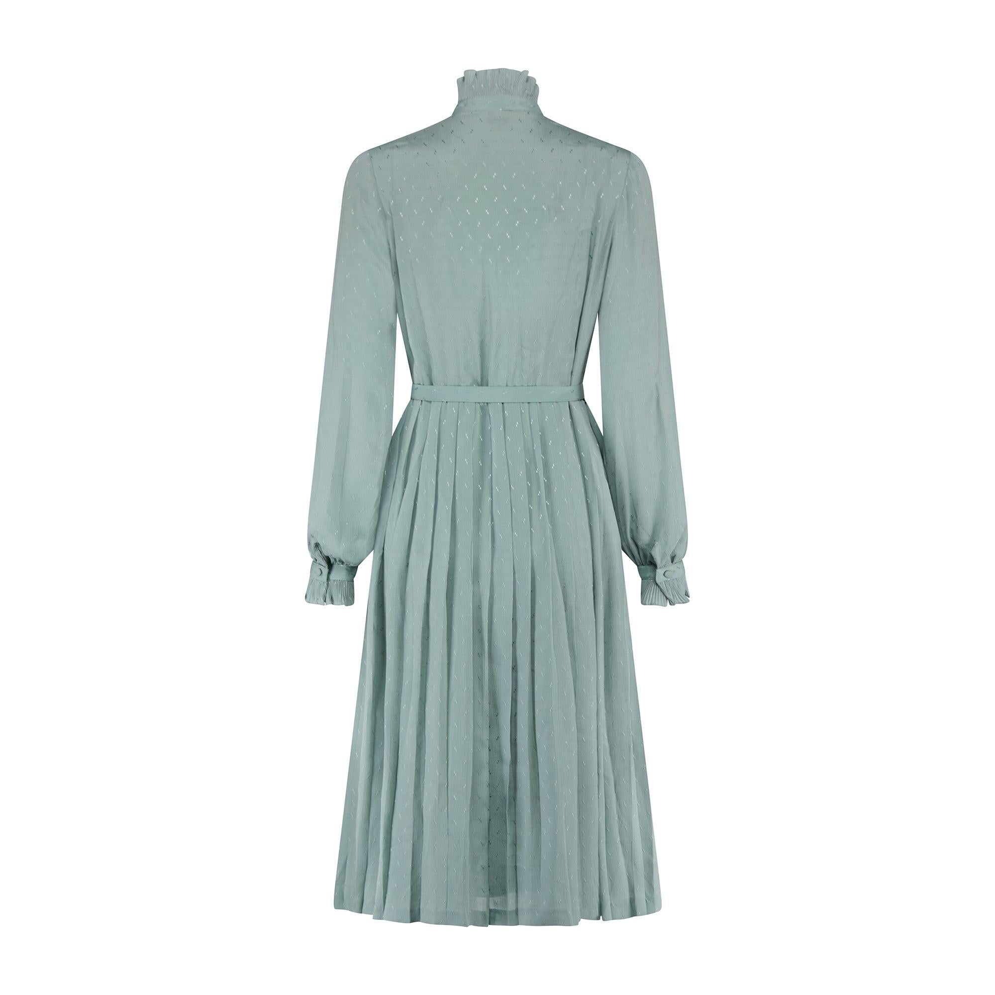 Gray 1970s Green Shirtwaister Dress with Jacquard Detail and Ruffle Collar For Sale