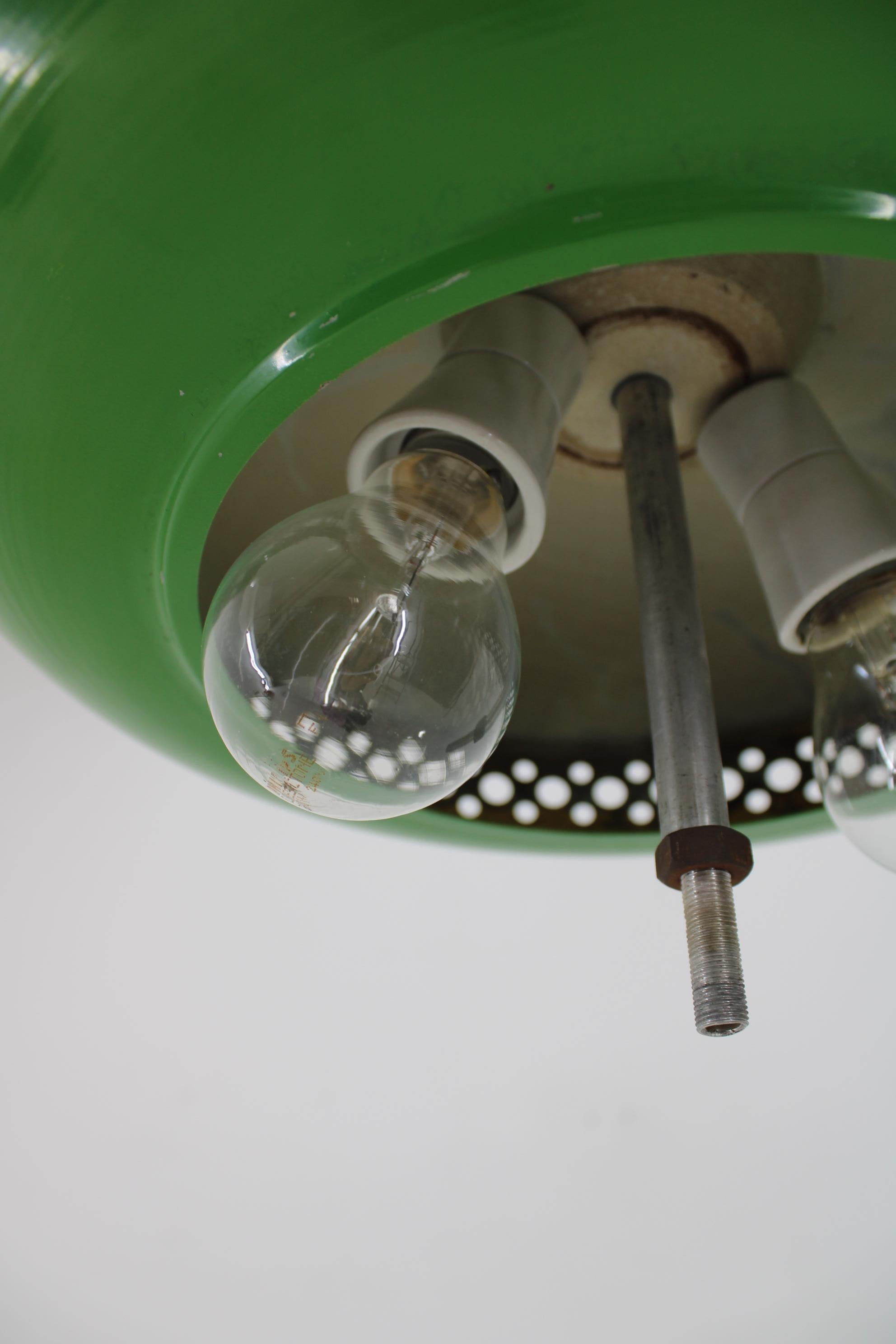 Pendentif en métal vert de l'ère spatiale des années 1970 par LUDIB Bratislava, Tchécoslovaquie Bon état - En vente à Praha, CZ