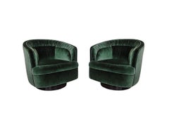 Sedie girevoli in velluto verde degli anni '70 nello stile di Milo Baughman
