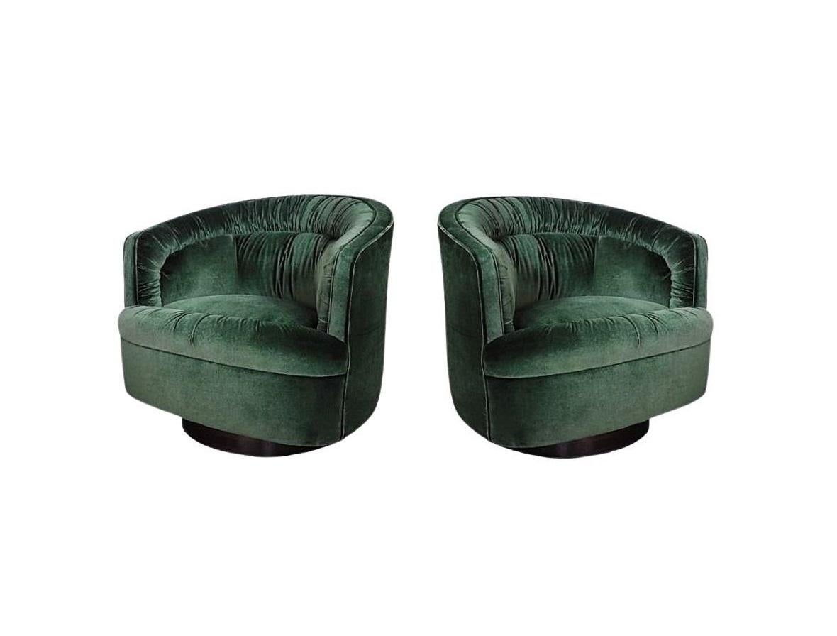 1970s Green Velvet Swivel Chairs in the Style of Milo Baughman In Excellent Condition For Sale In Dallas, TX