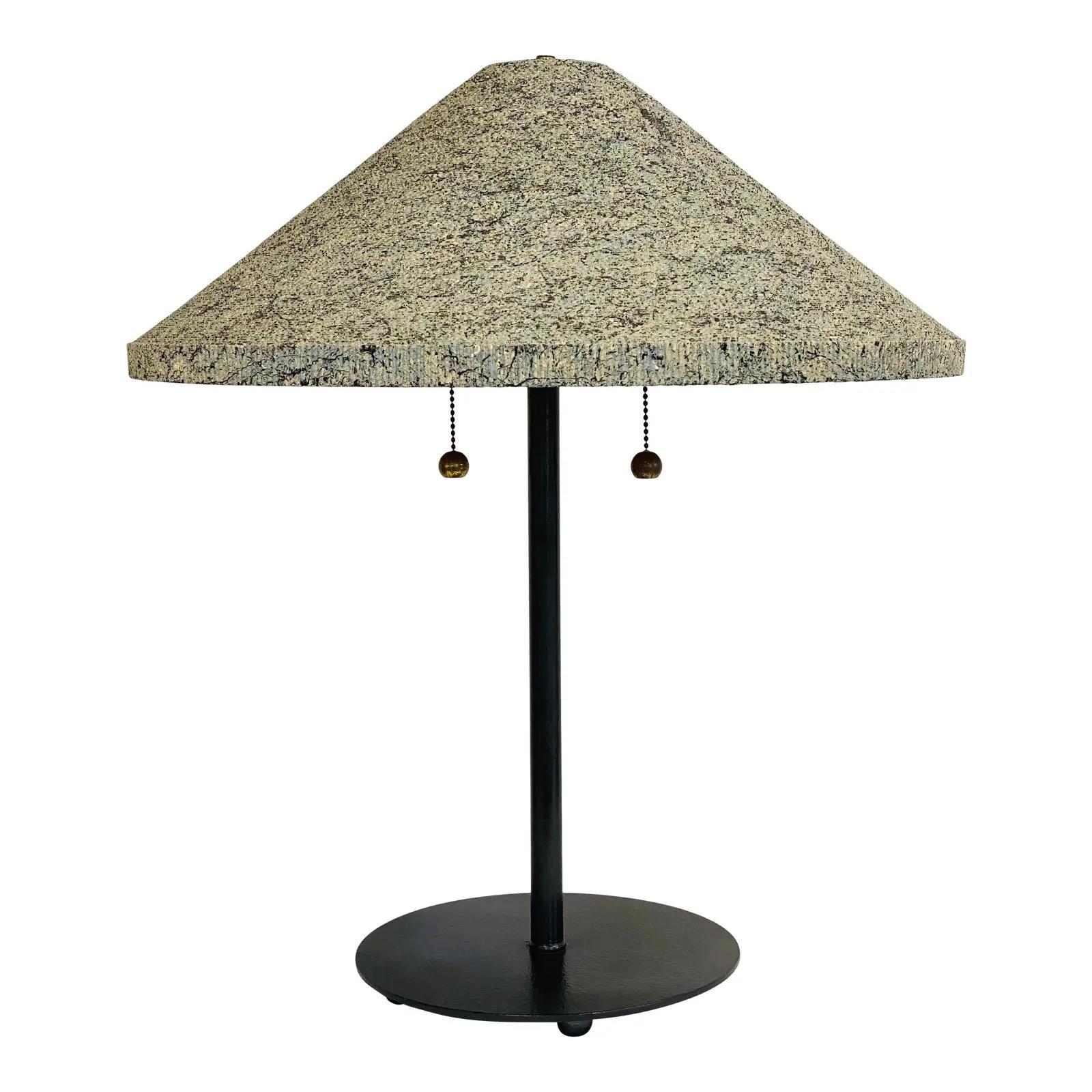 Lampada da tavolo in cartone a cono di Gregory A van Pelt degli anni '70