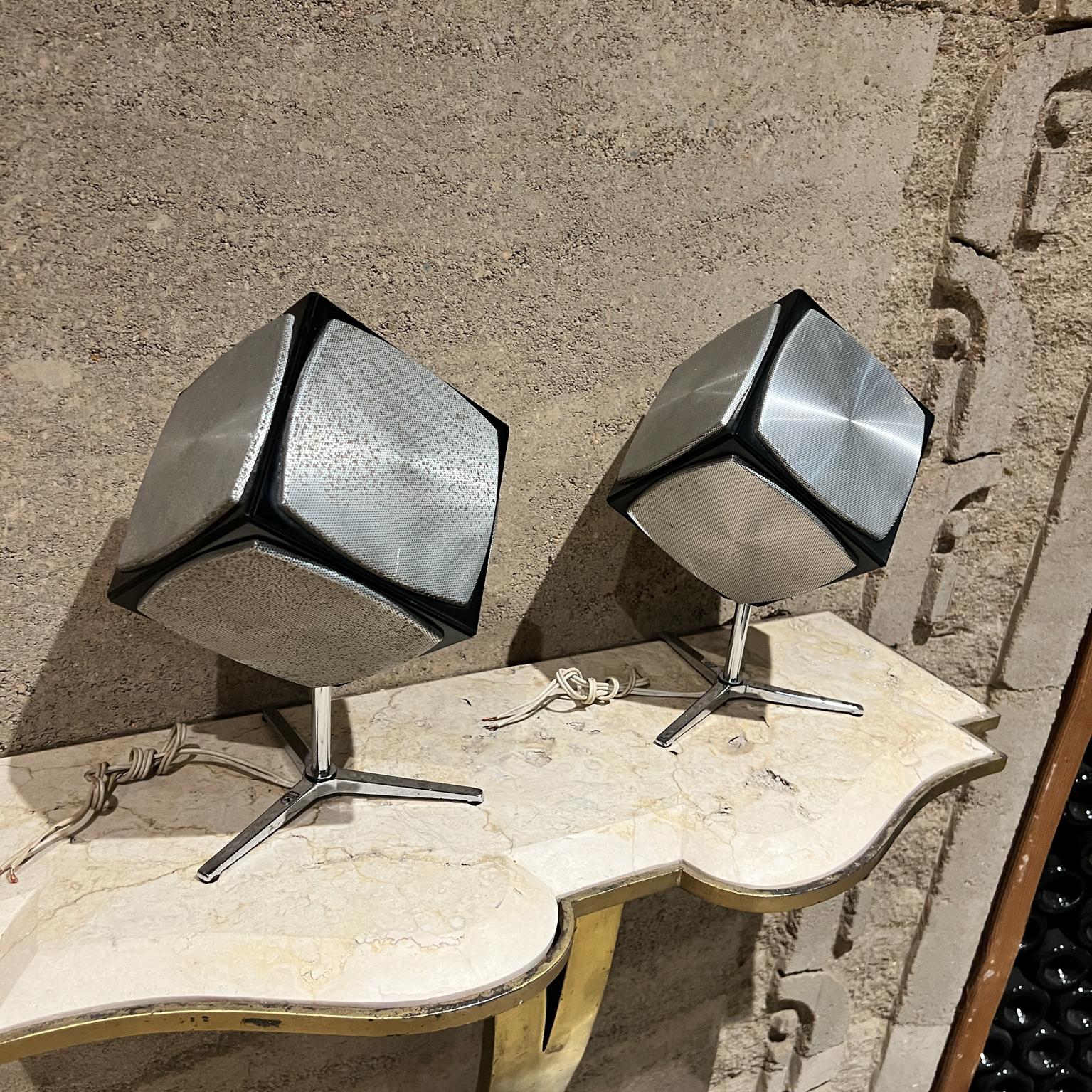 Mid-Century Modern Boîte à cubes Grundig des années 1970  Ensemble de conférenciers futuristes Mid Century Modern en vente