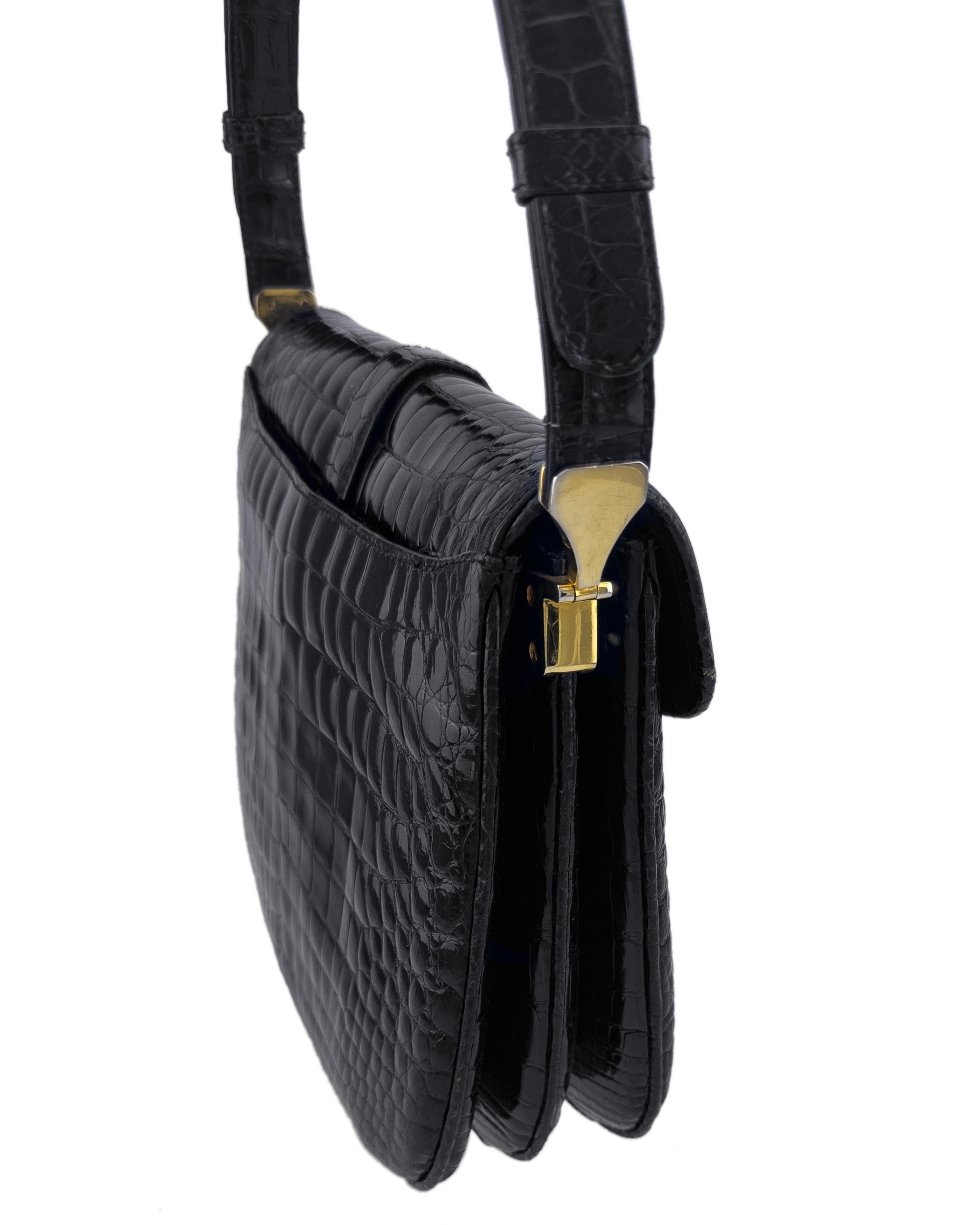1970er Gucci Schwarze Krokodil-Umhängetasche im Angebot 1