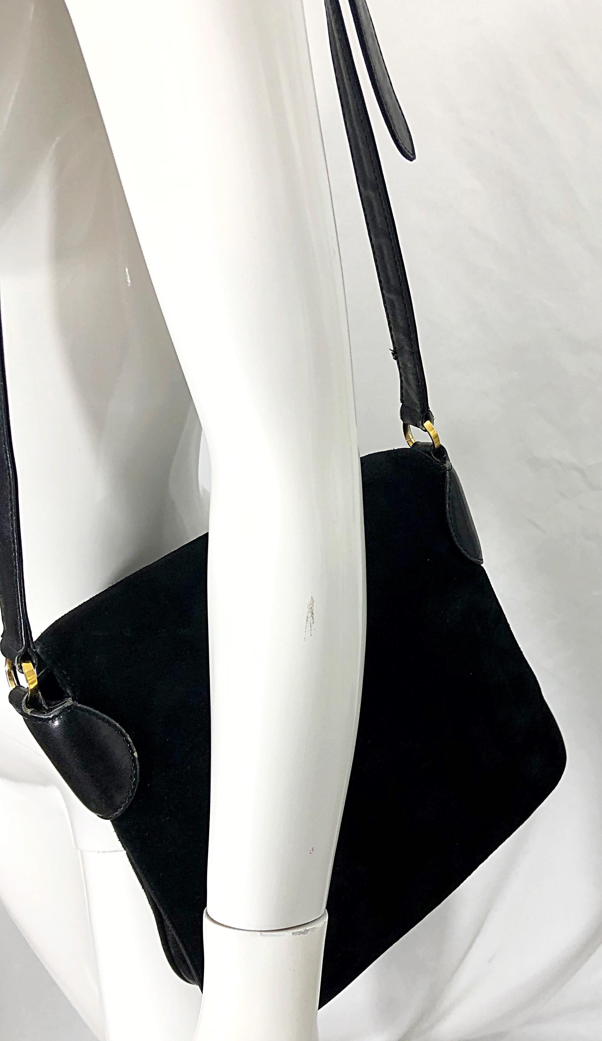 1970s Gucci Black Suede Tiger Clasp Large Vintage 70s Handbag Purse Shoudler Bag In Good Condition For Sale In San Diego, CA