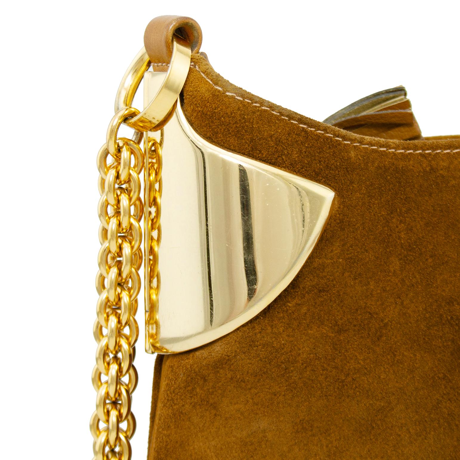 1970er Gucci Umhängetasche aus braunem Wildleder und Gold  Damen im Angebot