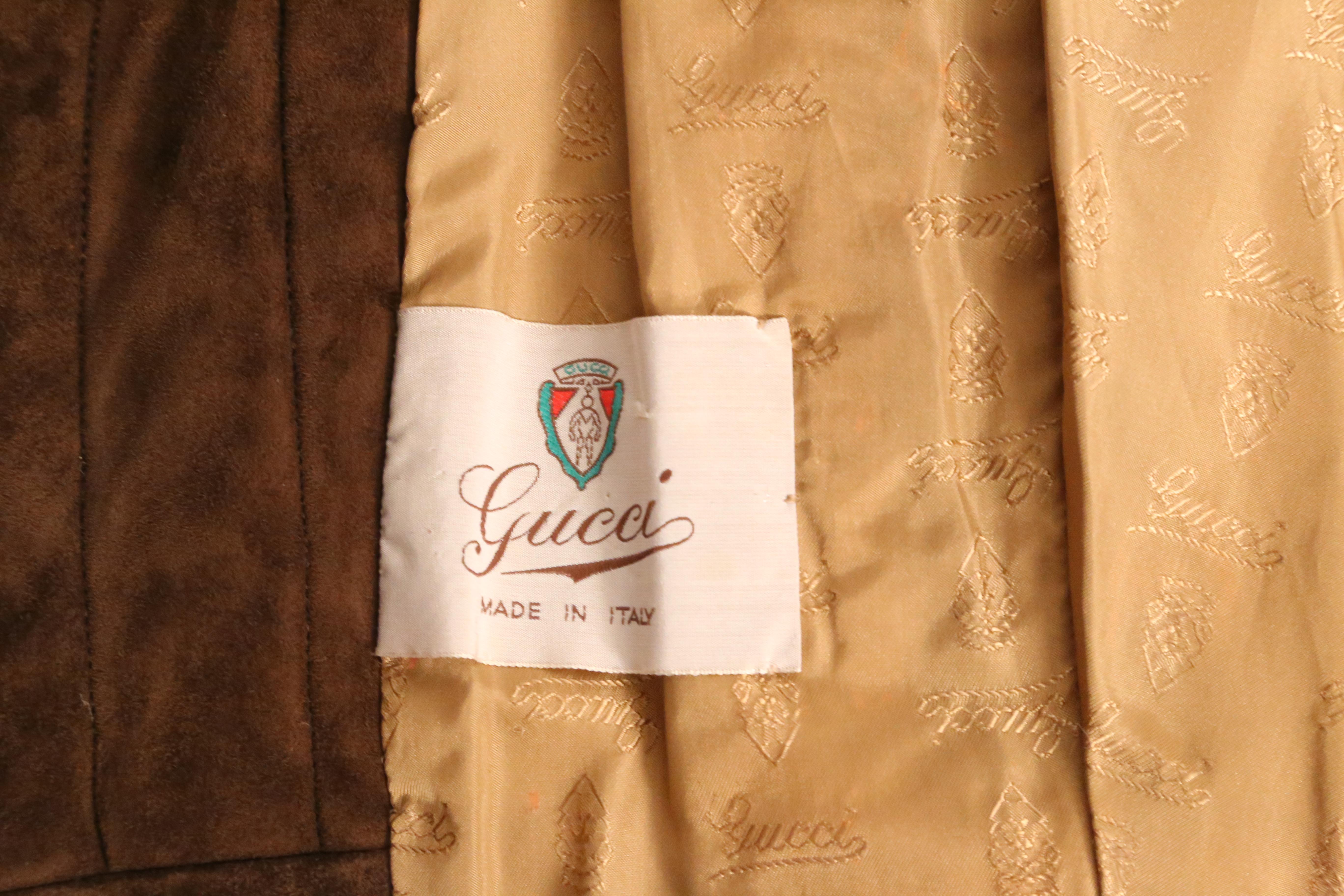 Cappotto trapuntato in pelle scamosciata marrone di Gucci degli anni '70 con ferri da cavallo dorati in vendita 9