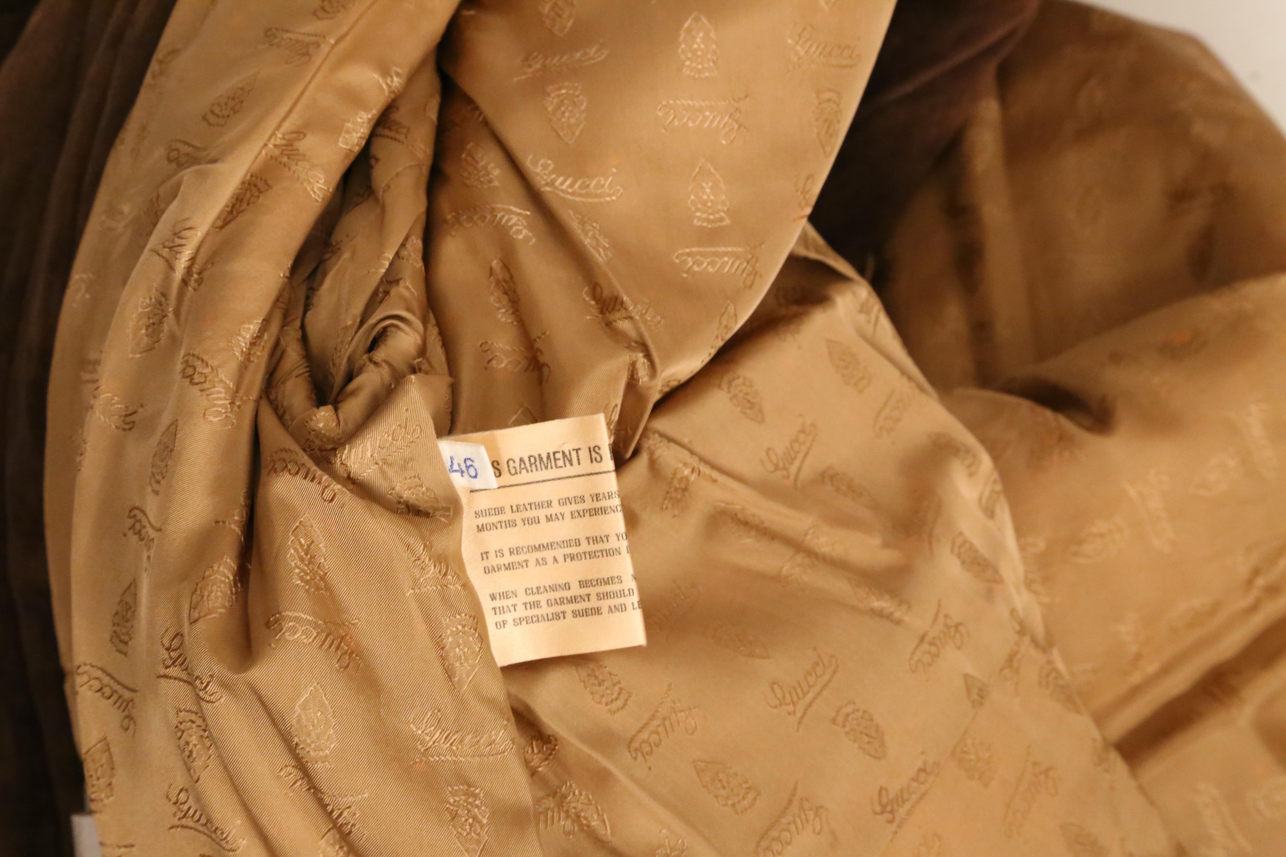 Cappotto trapuntato in pelle scamosciata marrone di Gucci degli anni '70 con ferri da cavallo dorati in vendita 10