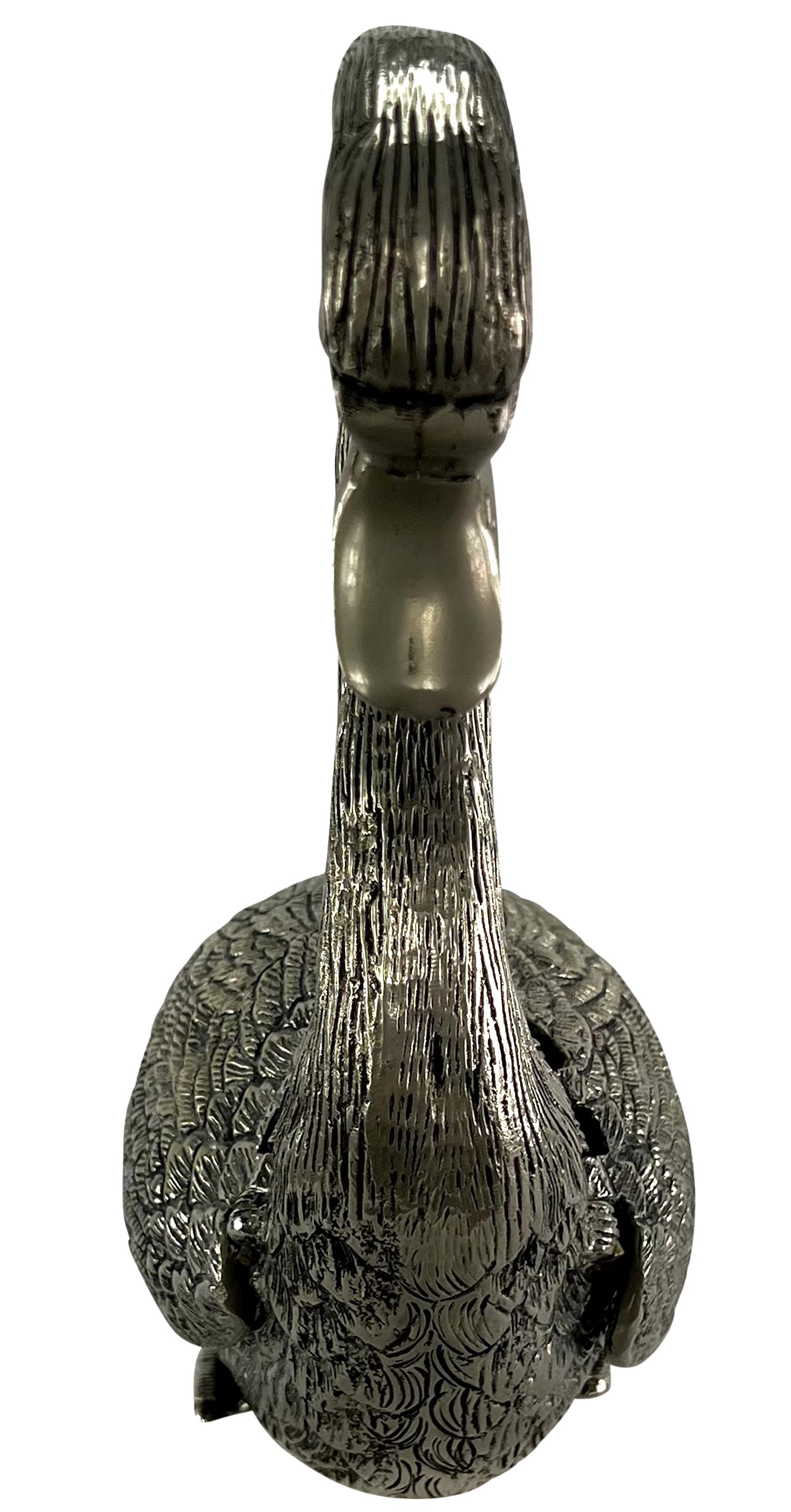 1970s Gucci Figural Cisne Estaño Metal Decorativo Contenedor Oculto Negro en venta