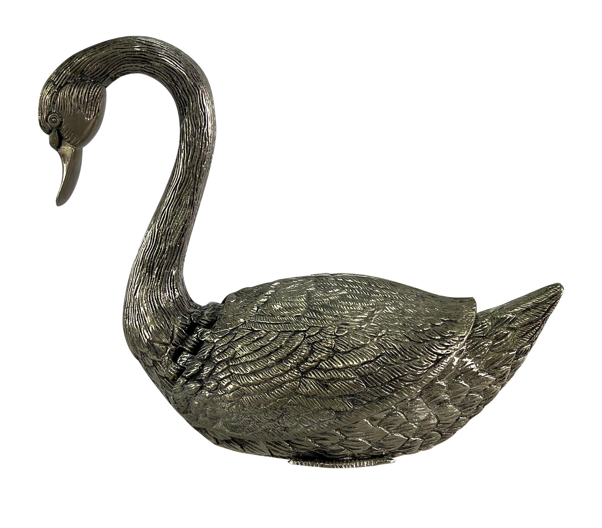 Femenino o masculino 1970s Gucci Figural Cisne Estaño Metal Decorativo Contenedor Oculto en venta
