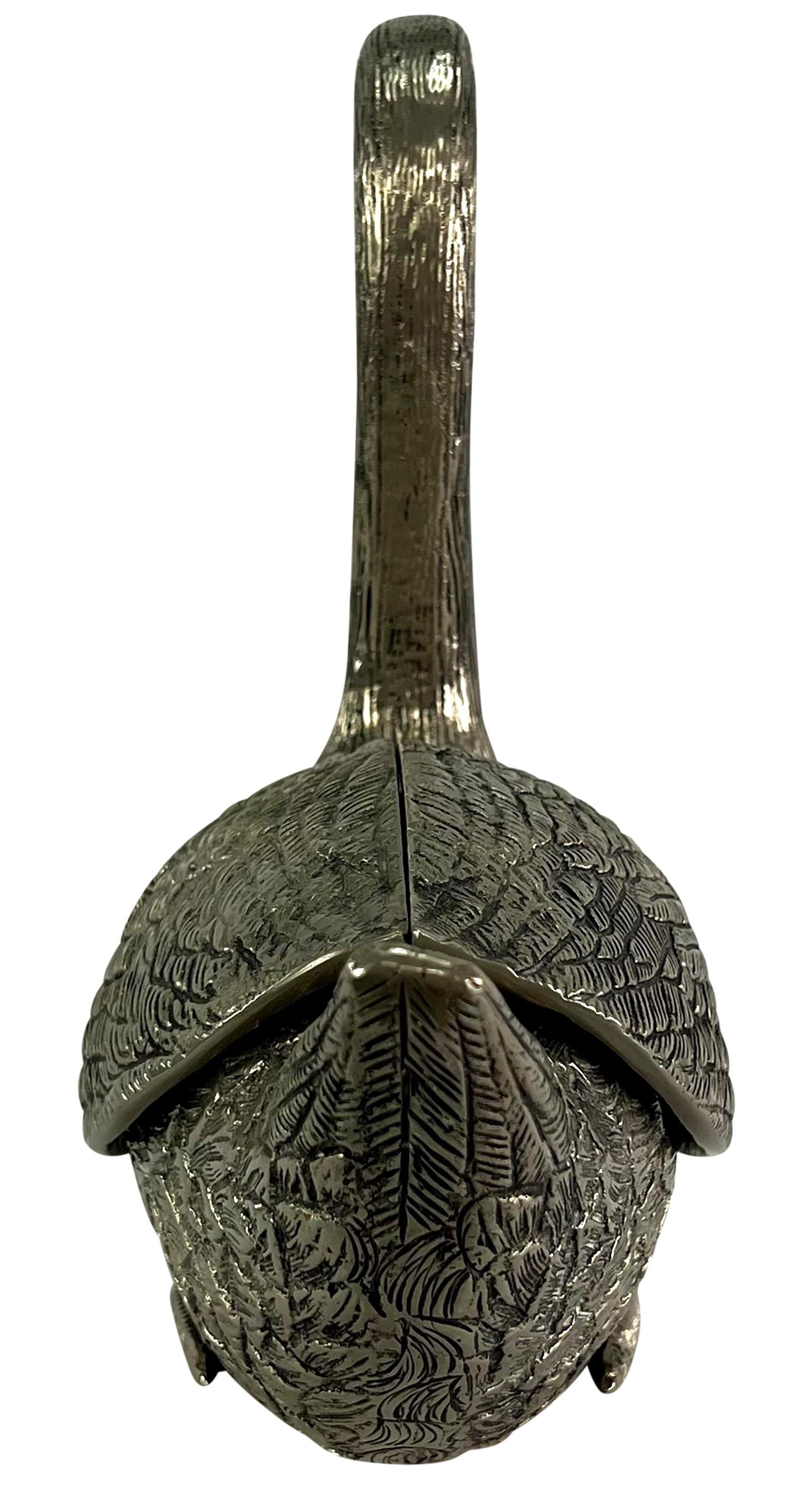1970s Gucci Figural Cisne Estaño Metal Decorativo Contenedor Oculto en venta 1