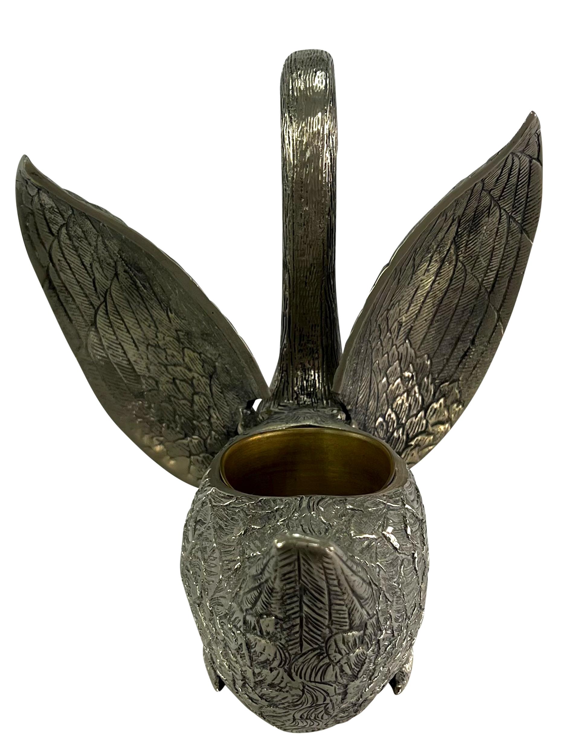 1970s Gucci Figural Cisne Estaño Metal Decorativo Contenedor Oculto en venta 2